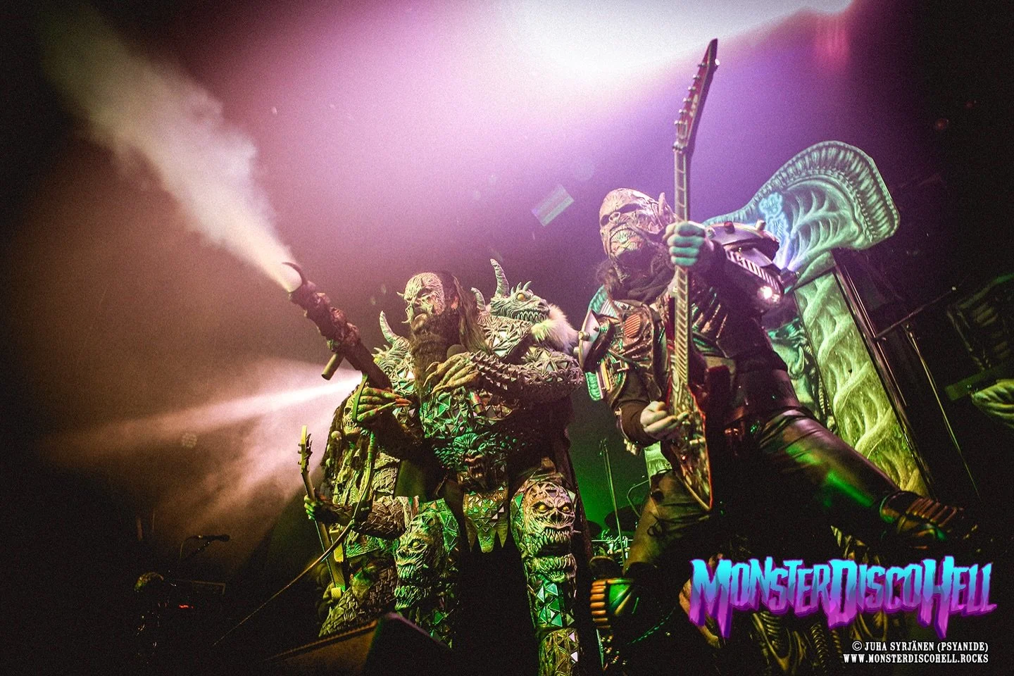 Happy Sunday, maniacs! Did you Finnish maniacs watch the Hengaillaan show last night, in which Lordi featured as the house band for the episode? Was it weird? It was kinda weird, right? But oh so good kinda weird! Who knew we needed a cover medley of