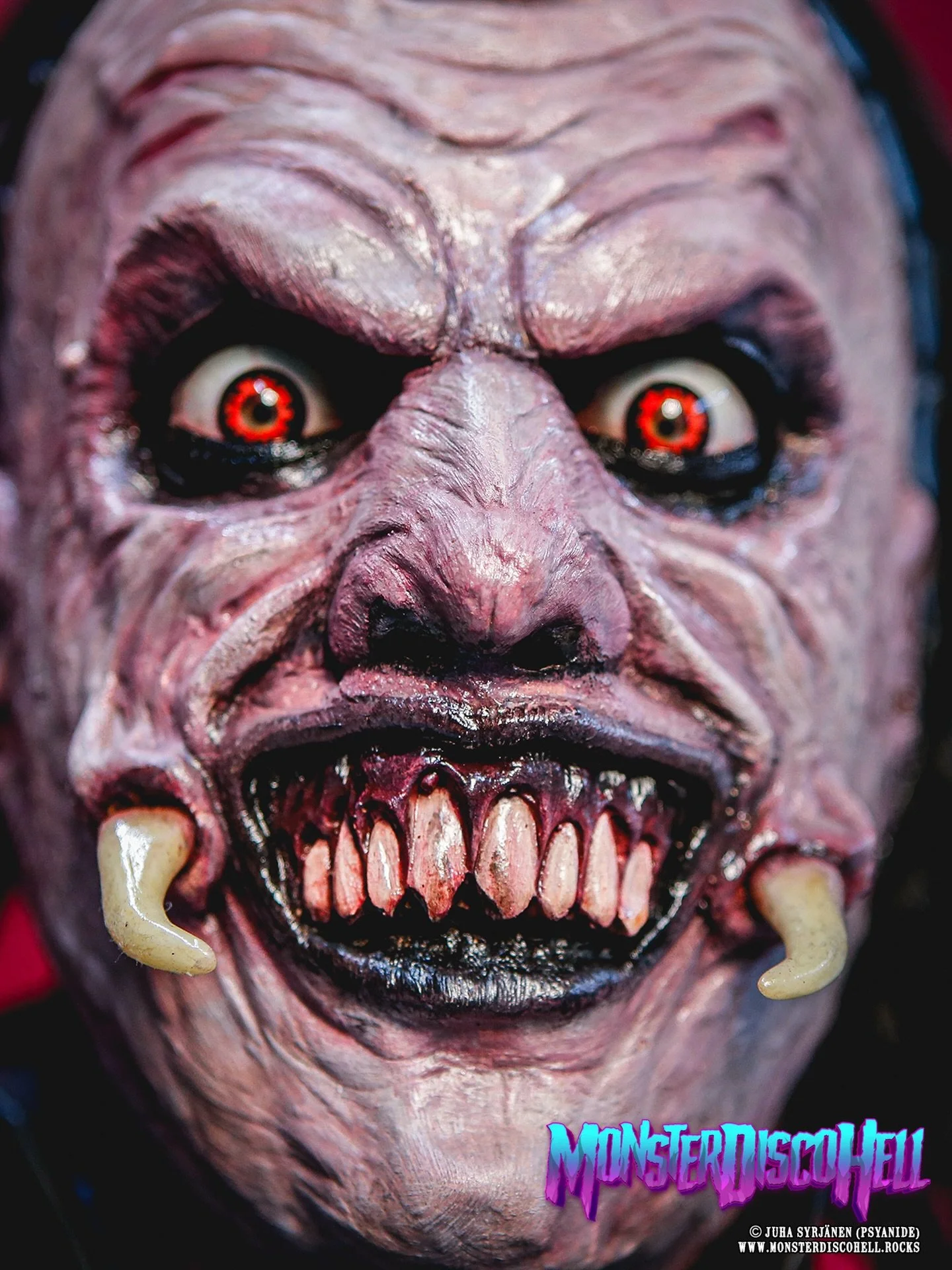 Some call it nightmare fuel, we call it the only proper way to start the new week and new Manaday here on MDH! I&rsquo;m here to literally fill your feeds with this extreme close-up shot of Mana&rsquo;s lovely mug I took behind the scenes at the Limi