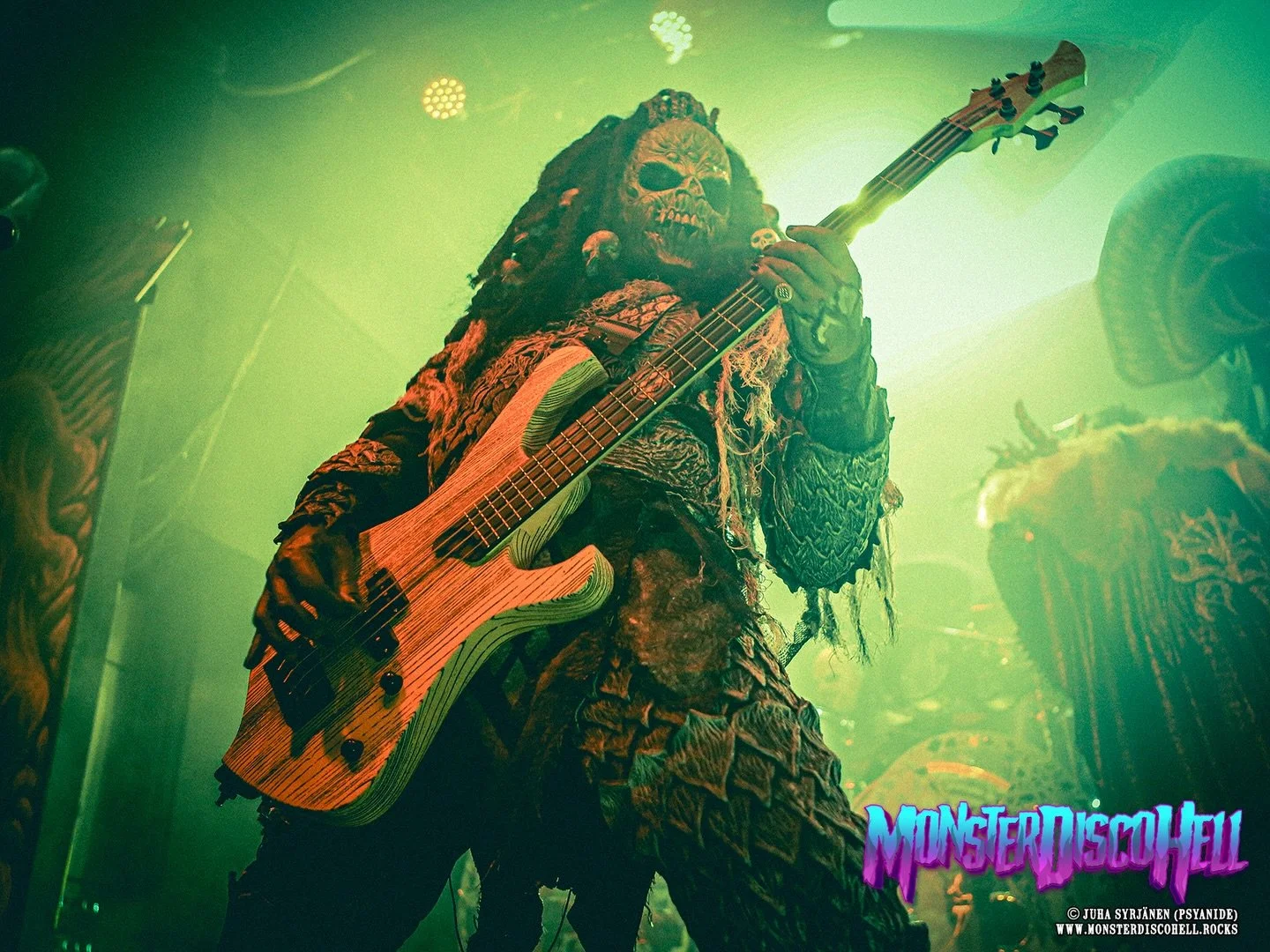 That&rsquo;s one helluva big guy in helluva big pose with a helluva big bass! Happy Hiistai, monstermaniacs! Today&rsquo;s post is of course all about and starring our favorite Reptroll, Hiisi! This previously unused shot was taken at Tavastia, Helsi