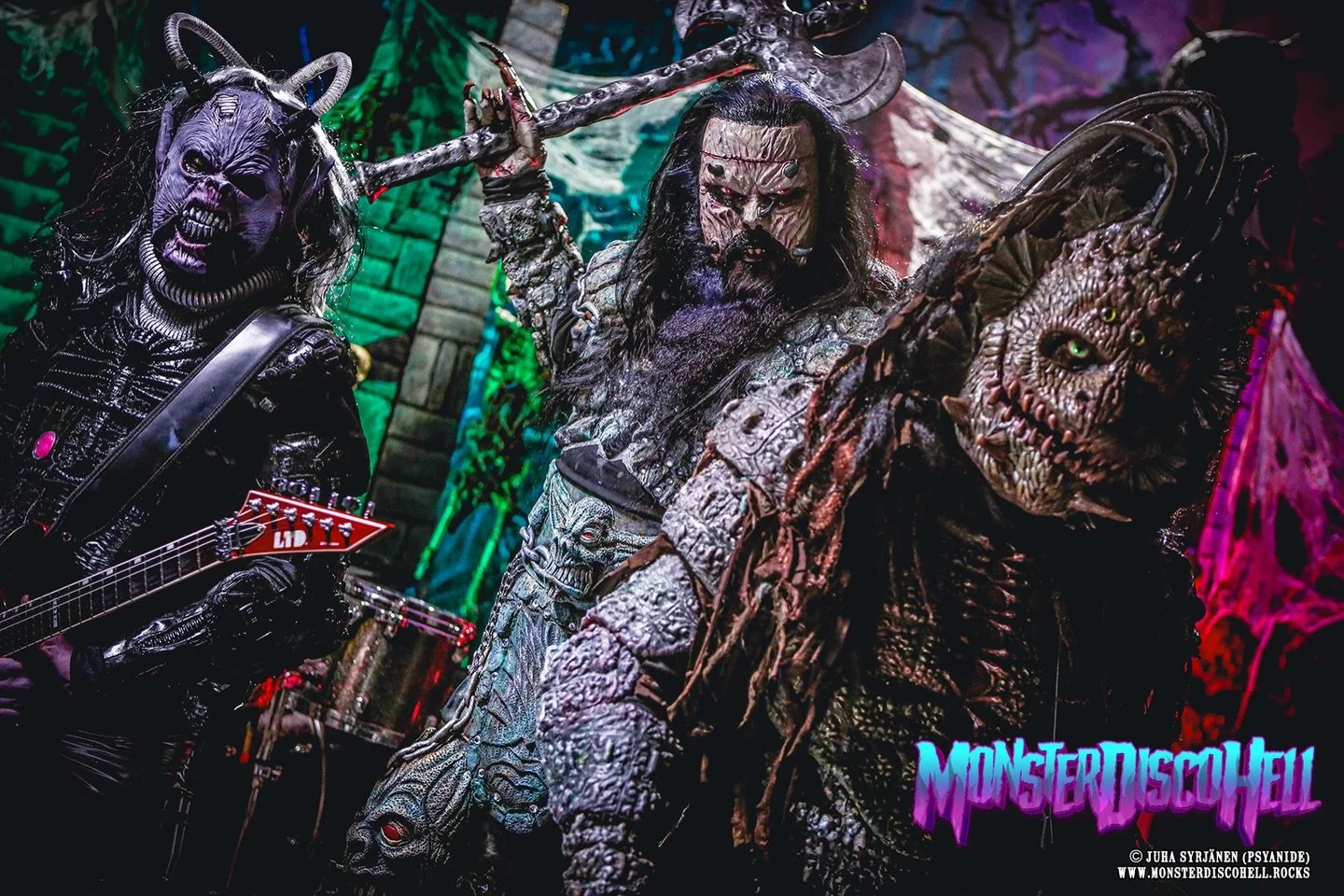 Three years ago today, on February 24th 2023, I had the chance to visit the Dead Again Jayne music video shoot on set and take some exclusive behind the scenes content for you guys! And what a day it was! The set looked just simply amazing and seeing