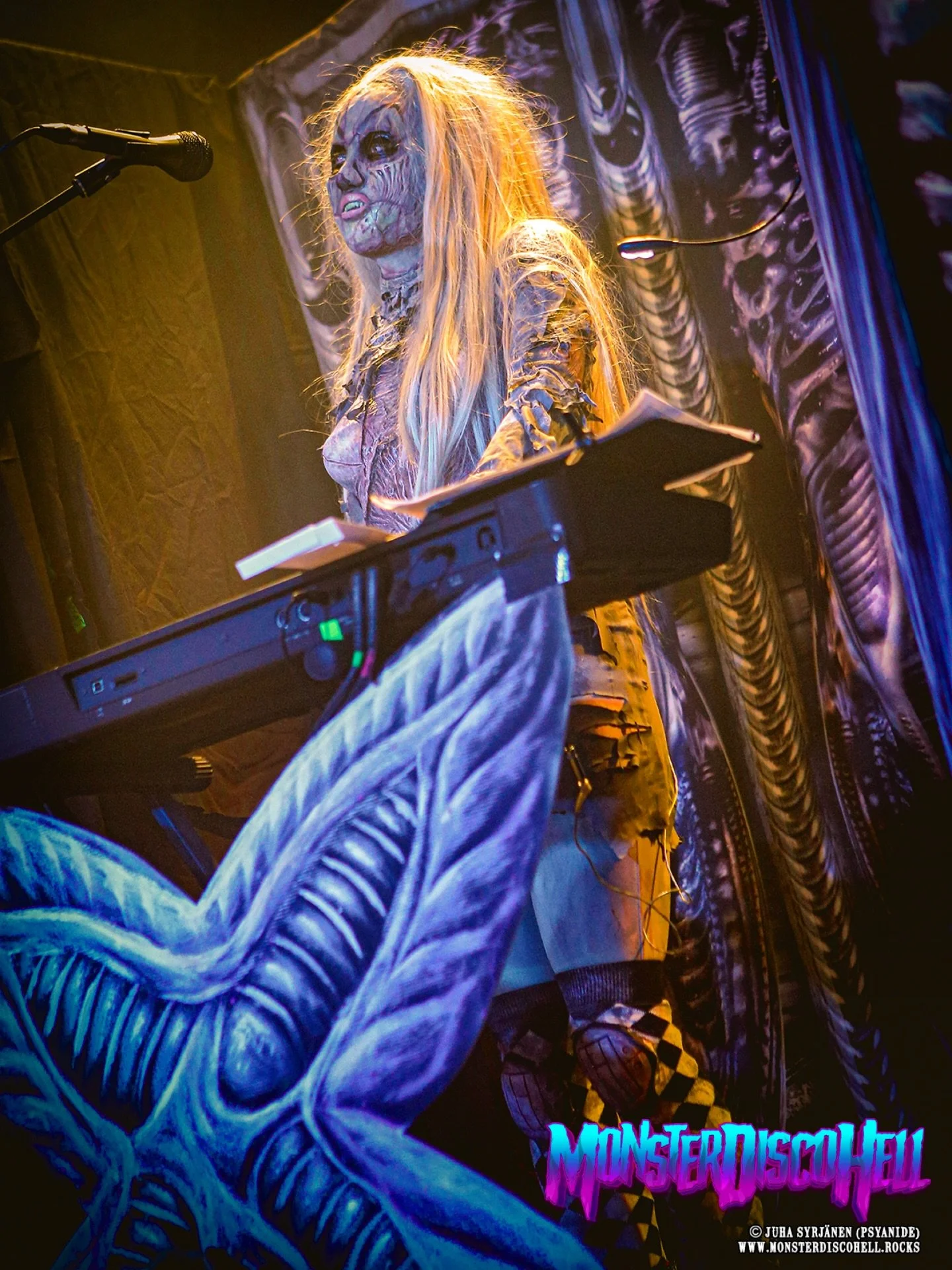 Damn, maniacs! It&rsquo;s finally Friday, the week is almost wrapped, we&rsquo;re almost done with another week! I can&rsquo;t wait for the weekend to start, because it&rsquo;s gonna be wild for me and my own band! We&rsquo;ll be doing some stuff! I&