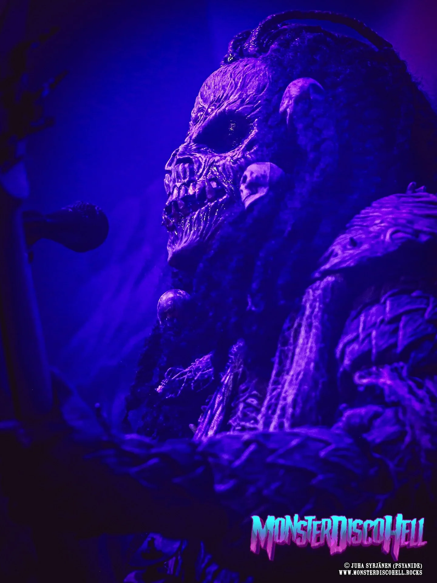 Even when we often associate our favorite Reptroll, the master of the moist, Hiisi, with the swampy color green, seeing him in this dark and atmospheric blue and purple lighting can make things happen deep inside, right? Hey, happy Hiistai, maniacs! 