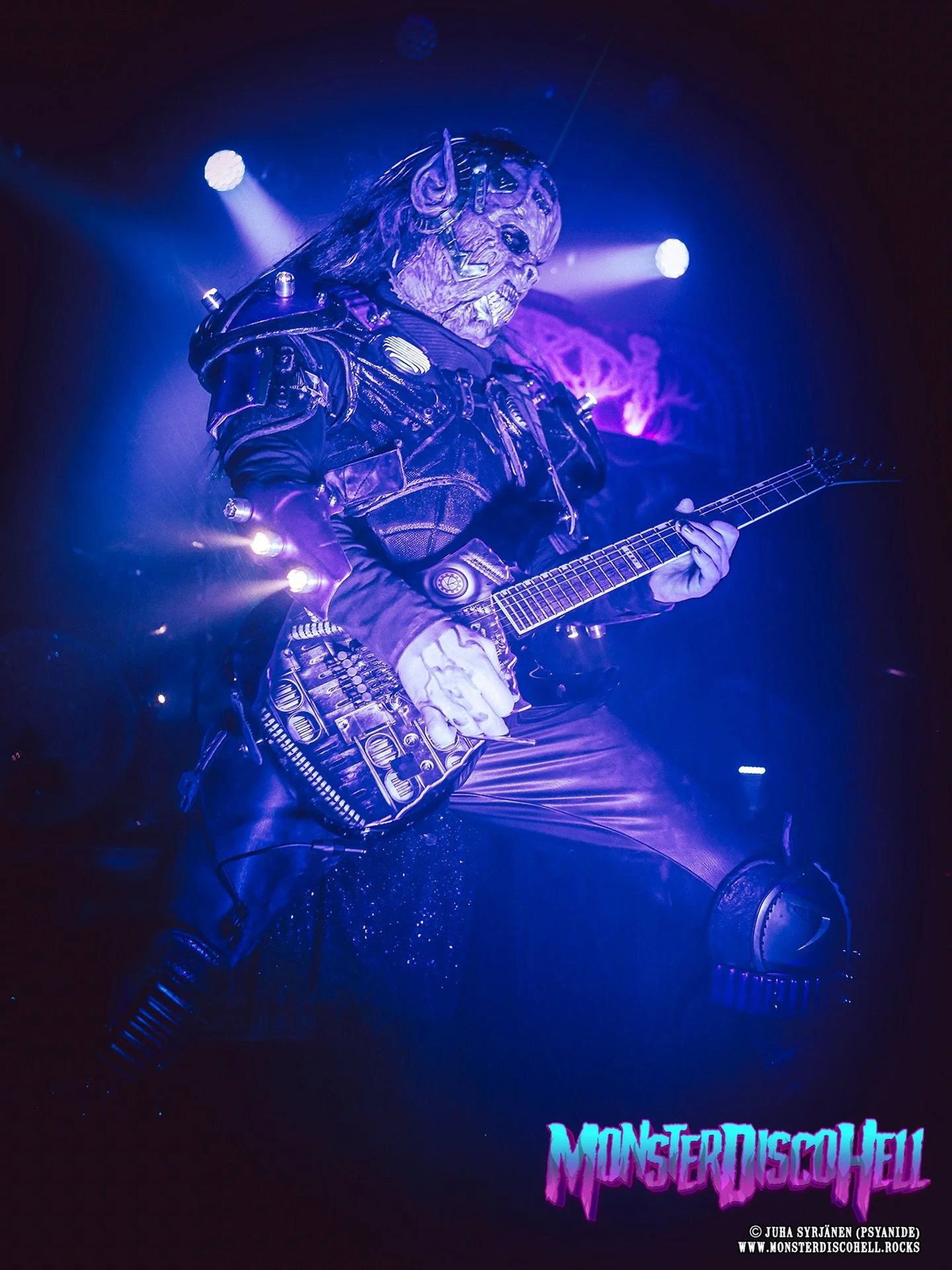 Time for MDH&rsquo;s mid-week mechanical machine monsterman madness moment! It was such a cool and atmospheric sight, right when Kone started his guitar solo on Limited Tour &rsquo;25. Those blue and purple spotlights finding him and keeping him lit 