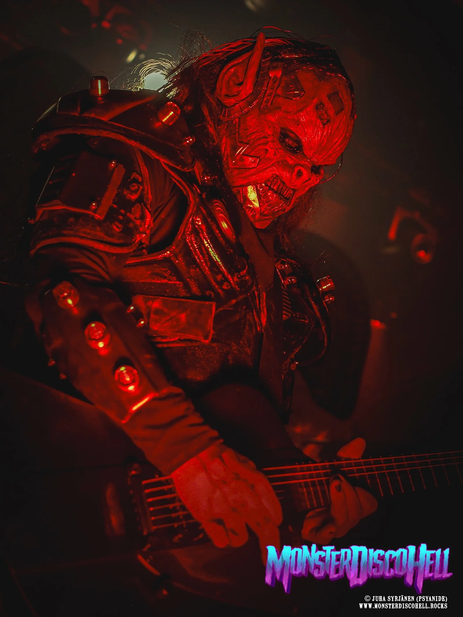 When you get into the zone while shredding a solo and the red lights hit just right and the beast mode kicks in! Yeah, maniacs, it&rsquo;s the mid-week mechanical machine monsterman madness moment time here on MDH, and today we&rsquo;ll enjoy this pr