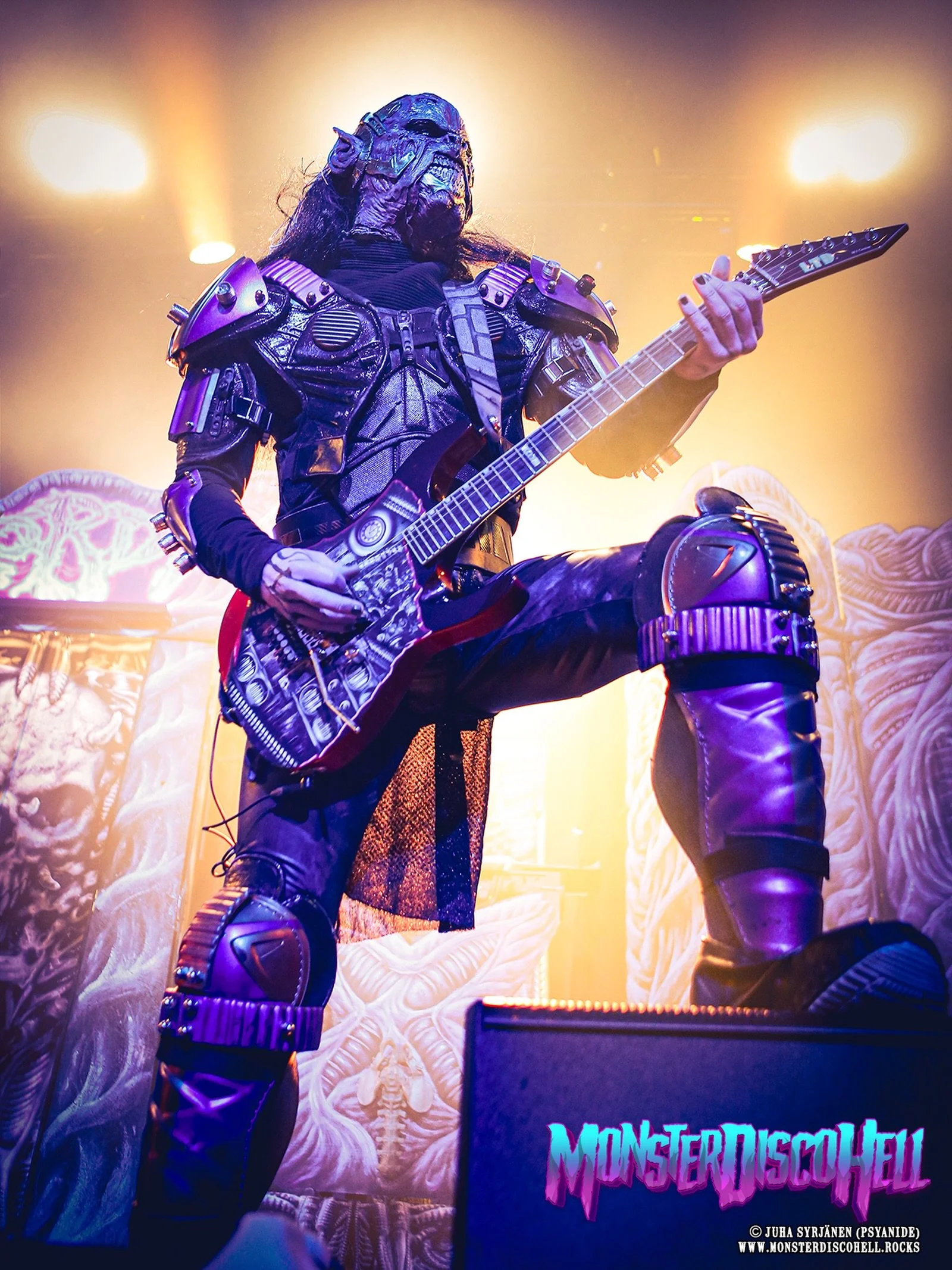 Let&rsquo;s keep with these cool poses of our favorite monstars showing off their instruments! Today is Kone&rsquo;s turn, it&rsquo;s the mid-week mechanical machine monsterman madness moment after all. Foot on the stage monitor, a very familiar and 