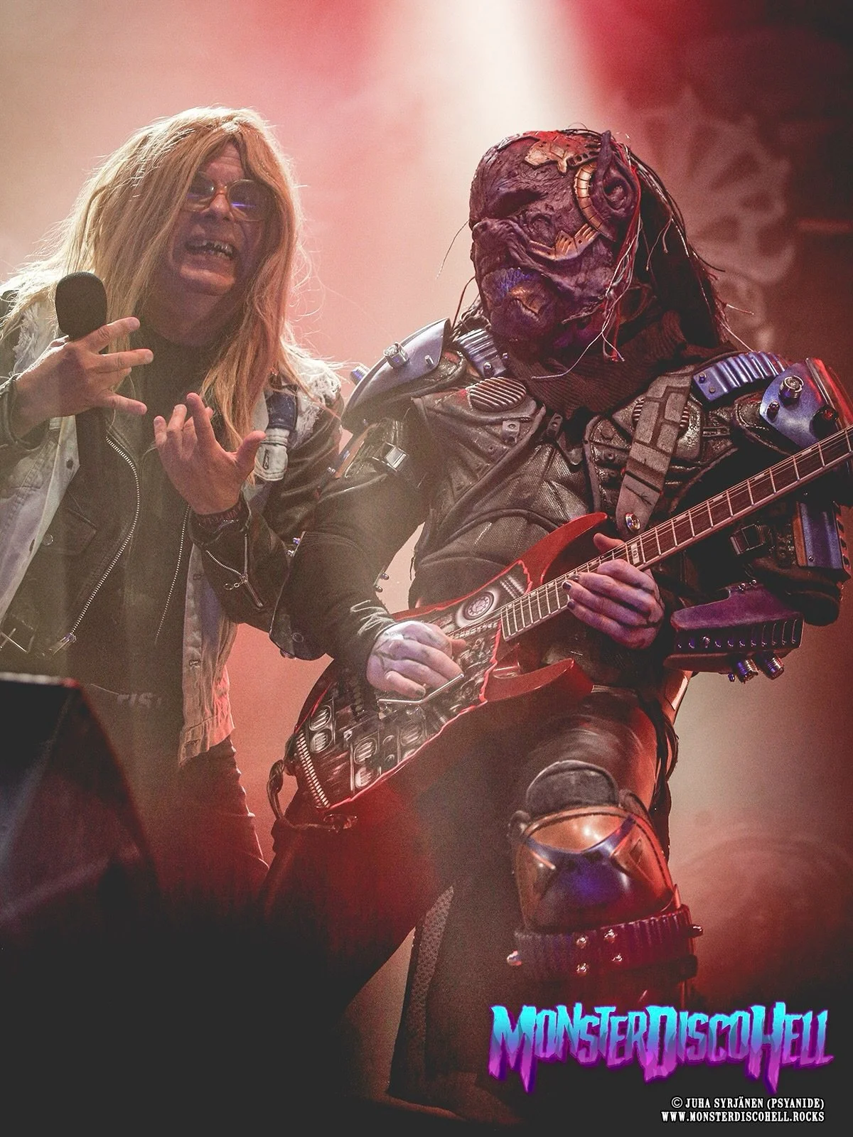 In today&rsquo;s mid-week mechanical machine monsterman madness moment, we&rsquo;ll have a very special guest star! Timo Kahilainen from the LEGENDARY Finnish comedy group Kummeli, joined the band on stage as his character Sakari &Ouml;stermalm at Si