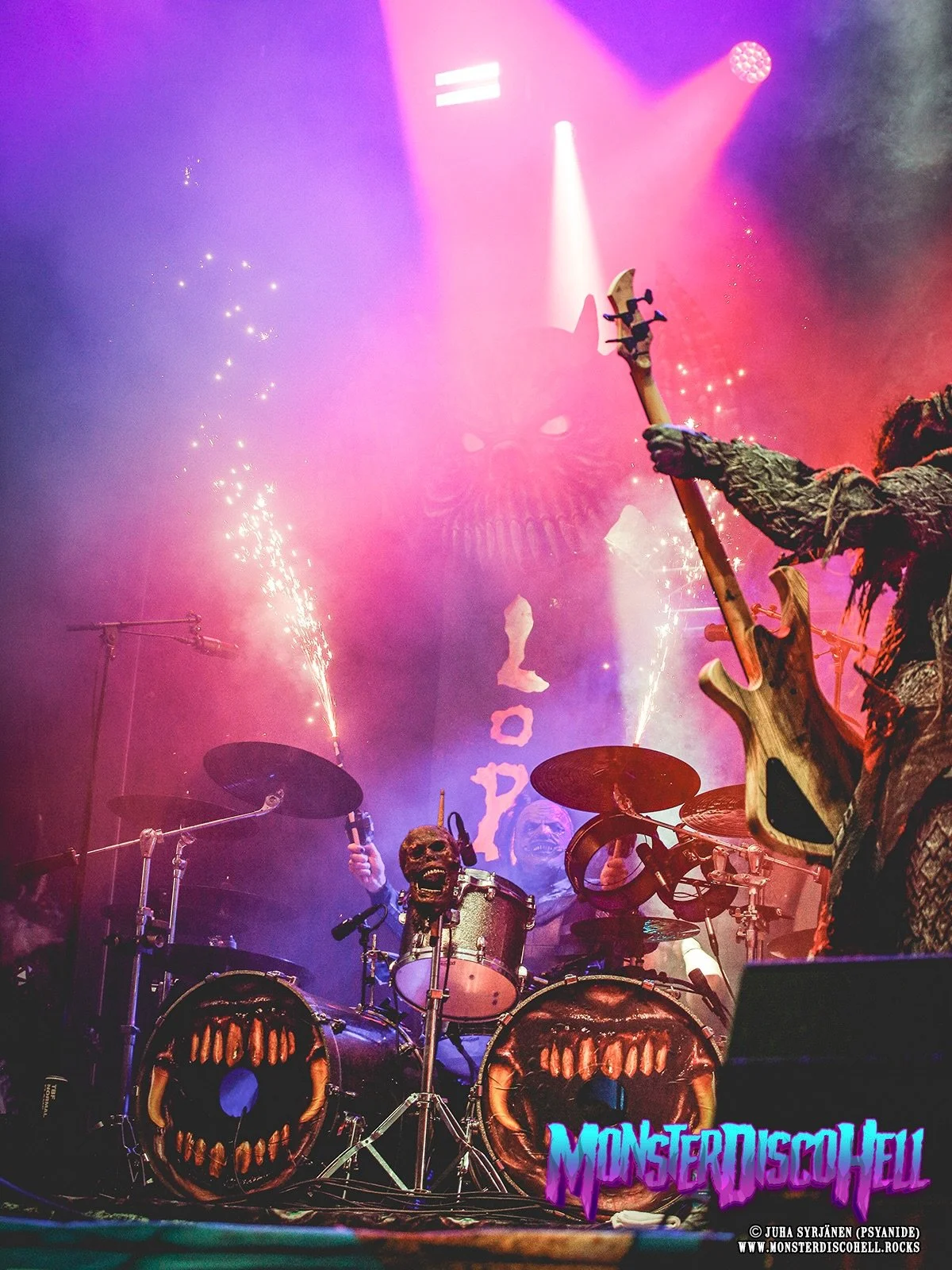 Let&rsquo;s start this new week and new Manaday with a bang. Or well, maybe more like with some sparkly firecrackers shooting out from Mana&rsquo;s drumsticks kinda bang! How was your weekend, maniacs? This shot was taken at Simerock, Rovaniemi on Au