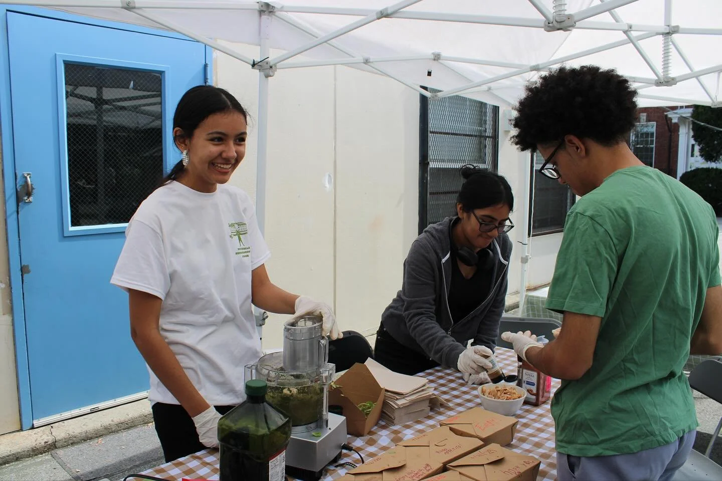 Lots of smiles at our first ever Skillshare event! Neighbors of all ages came together to learn to cook, crochet, make paper, identify plants, and much more. In between workshops, people made sandwiches for the Neighborhood Fridge, painted rocks for 