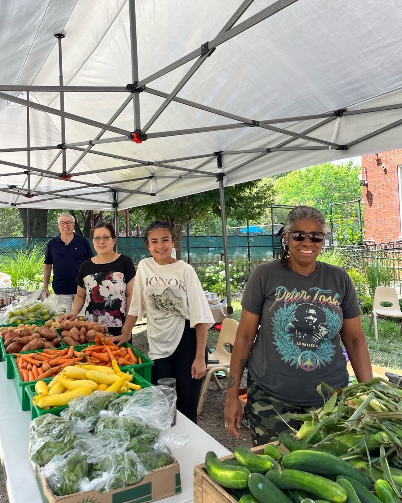 Beginning tomorrow November 1, 3 million New Yorkers will lose their SNAP benefits. Additionally, new work requirements and qualifications will leave 300,000 households without SNAP beyond the shutdown. Already 1  in 4 people in the Northwest Bronx f
