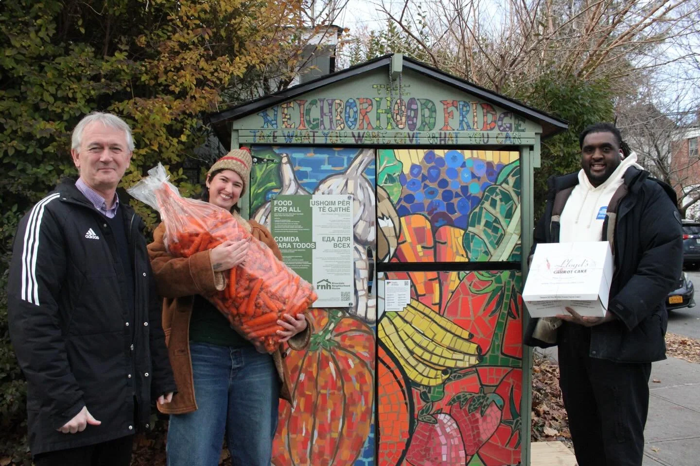 Last week, we had a several hundred pounds of carrots leftover from our Thanksgiving food distribution. Luckily, @lloydscarrotcake could always use some extra carrots, so we traded our carrots for a few cakes to share at some of our food distribution