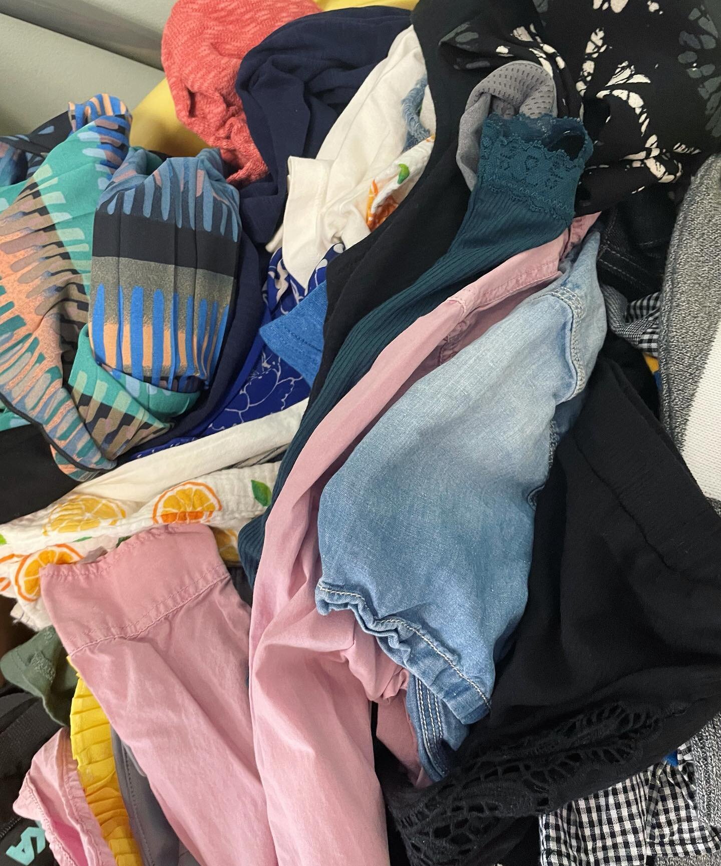 This random pile may by all means appear messy and unassuming, but trust me when I say that in it hold the keys to your new summer wardrobe&hellip;.

#summerwardrobe #anthropologie 
#loveourcustomers 
#bohostyle #ecofriendlyfashion #springvibes 
#san