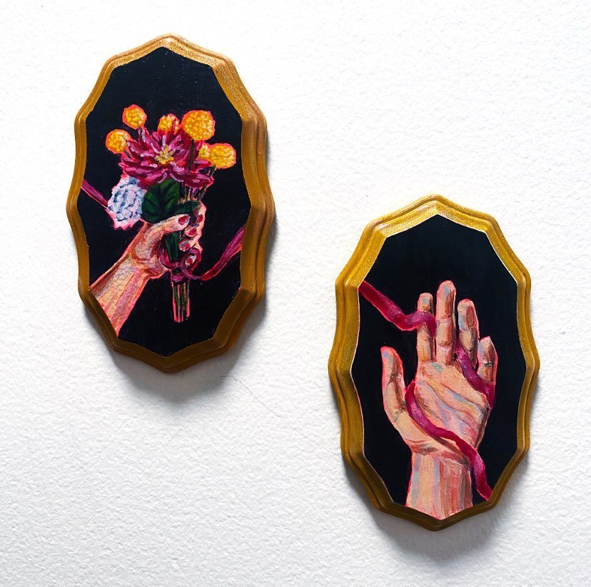 The friends together! ✨ 

&ldquo;Handfast&rdquo; and &ldquo;Please don&rsquo;t forget about me&rdquo; side by side. Love these minis so much 💓

Which one is your favourite? 

#painting #acrylicpainting #holbein #holbeinacrylics #minipainting #flower