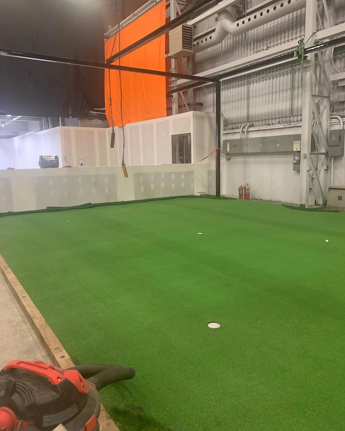 Putting the final touches on this 800sf Putt View surface.
Incredible technology
