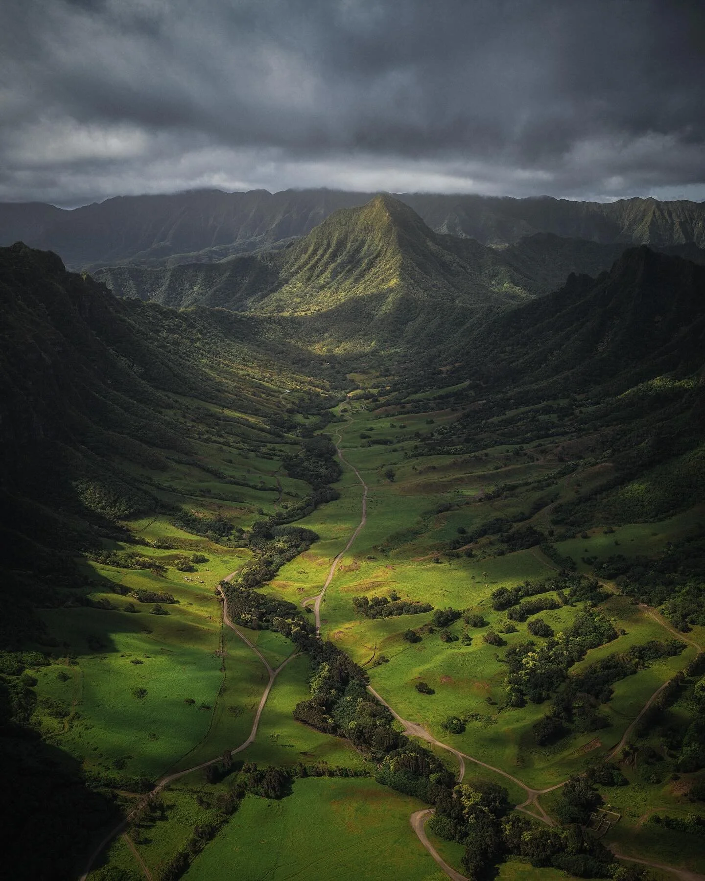 Some of my favorite moments from Hawaii in 2022 ⛰️ 🌊. What’s your favorite?
.
.
.
. 
.
.
.
#hellofrom #earth_shotz #splendid_earth  #earthpix #NeverStopExploring #modernoutdoors #OurPlanetDaily #bns_nature #explorers_of_light #depthsofearth #s