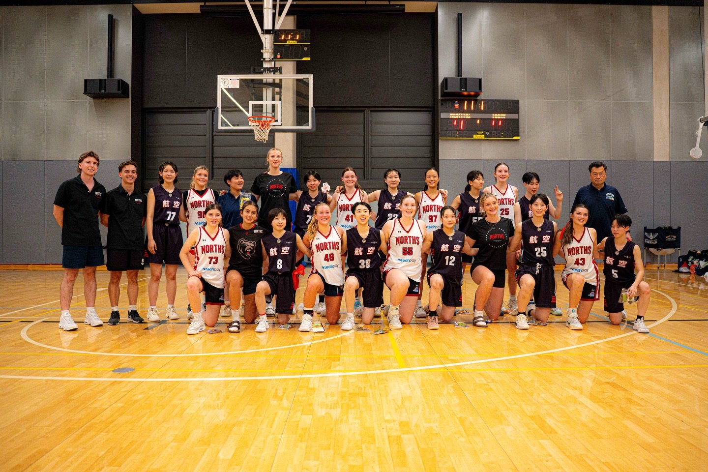 We absolutely loved getting to know the girls from the Japan Aviation Academy Hokkaido Basketball team last week 🇯🇵🏀
The girls spent time both on the court and in the classroom with our NBL1 Men&rsquo;s Head Coach Tom Garlepp, and also played game