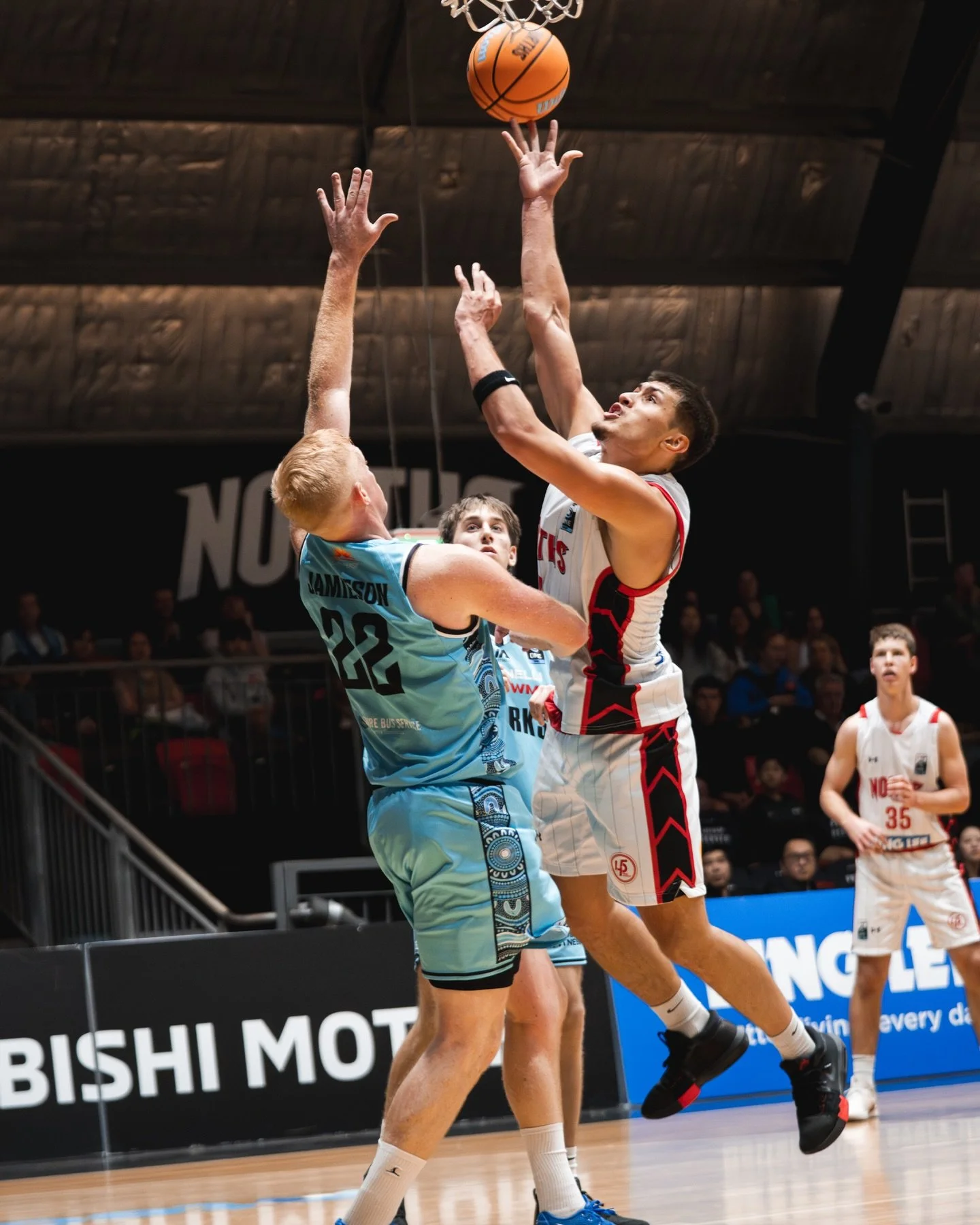 Undefeated energy! ♻️🔥

Back in the cave and both squads showed up, with the women taking it 84&ndash;65 behind a strong debut from Talya Brugler and the men closing it out 83&ndash;73 with Bofinger leading the way with 28.

Fueled by an electric Be