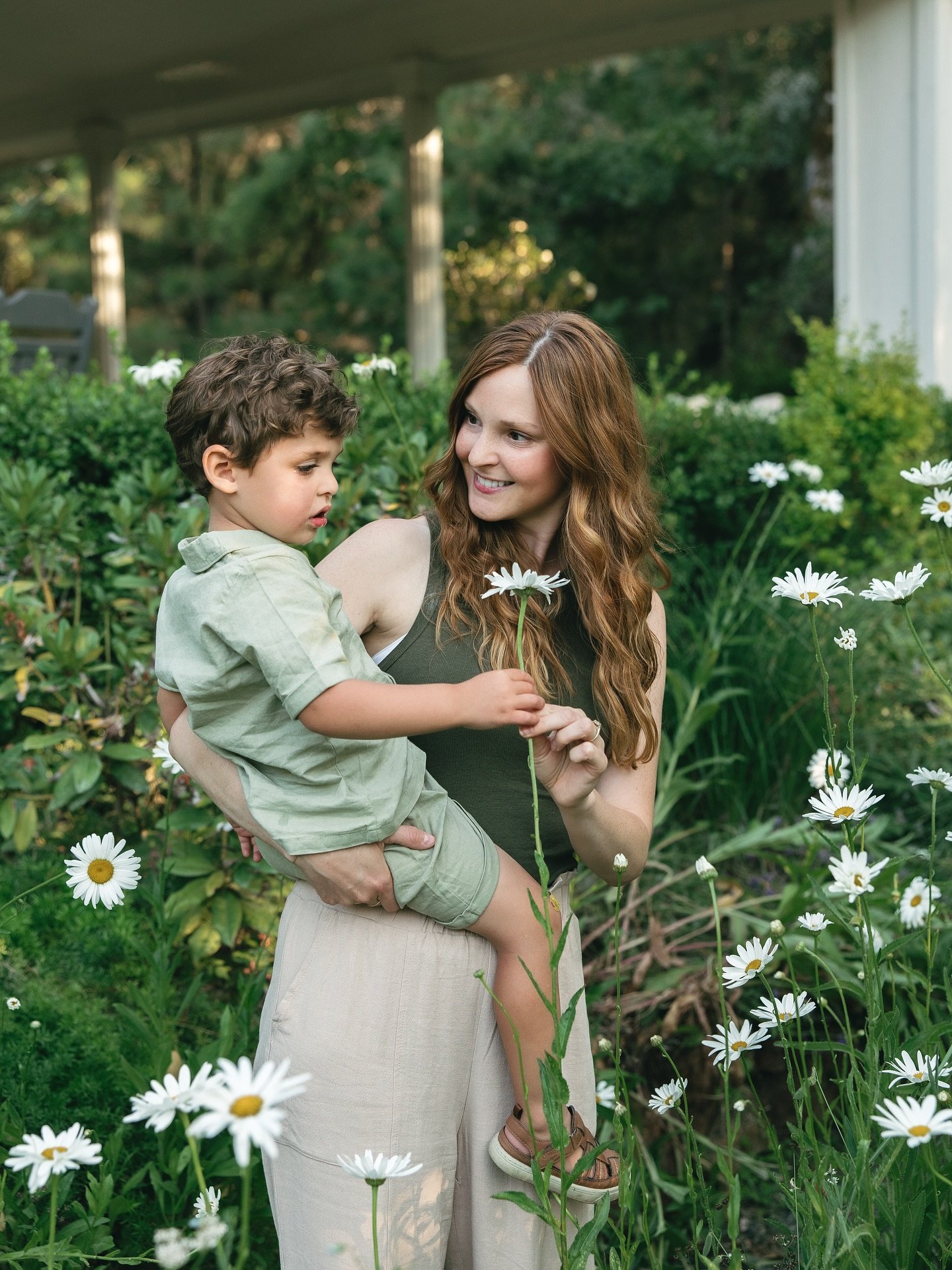 Time moves fast, but love like this slows it down just enough. Thank you Miller family for creating with me 🤍

#familyphotosession #familyportraits #familyphotographer #motherhoodunplugged #holdthemoments #candidchildhood #wildandfreechildren #lifes