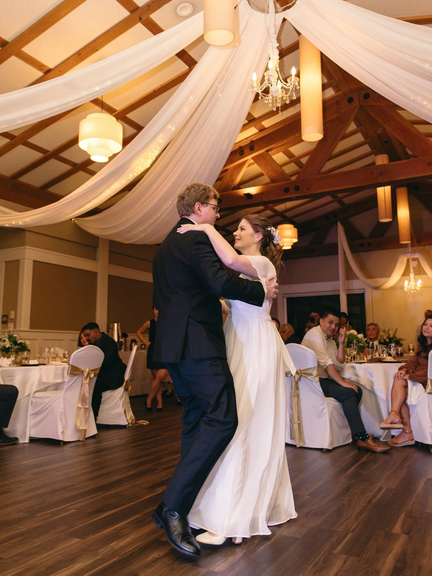 Warm light, lots of love, and good company. The Cedar Room at the Oaks Clubhouse was the perfect place for Kenny and Petra’s celebration π₯
Venue: @lakewildwoodweddings 
Photography: @bryangallagherphoto 
DJ: @silverstatedj 
Dessert: @cakebake