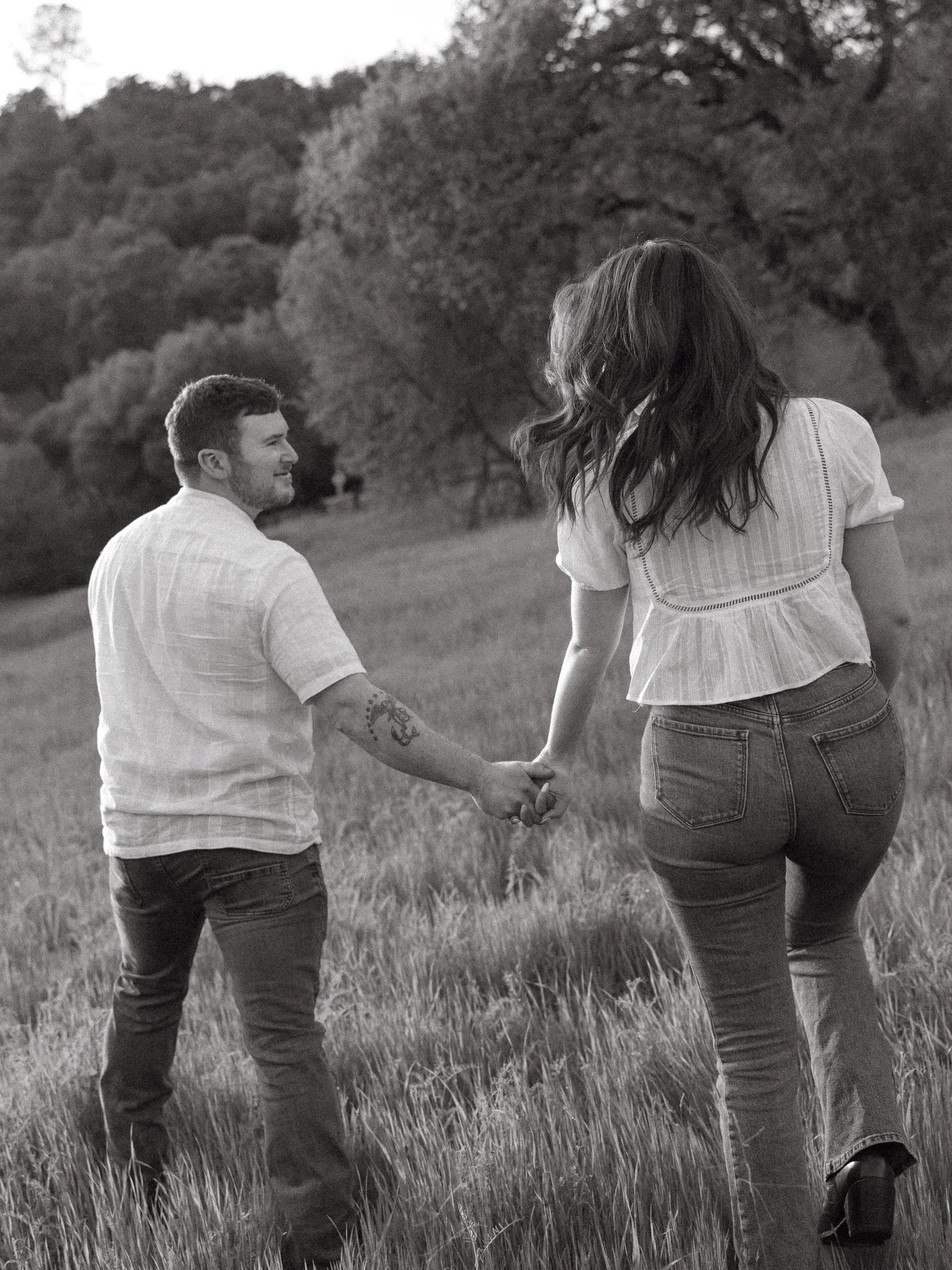 Some sessions stay with you long after the sun sets 🌿

So grateful for an evening spent with Rachel + Jesse in the middle of beautiful green fields. We&rsquo;re beyond excited to watch these two get married later this month 🤍

#nevadacityengagement
