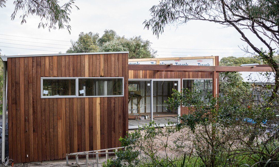 Lakeview Studio - Mortlock Timber cladding looking the part on this beachside studio. ​​​​​​​​
​​​​​​​​
#blackpointconstruction #margaretriver #prevelly #builder #house #home #design