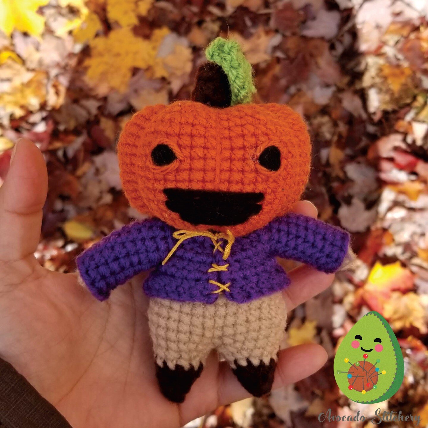 Just 46 days 'til Halloween! And what better way to get ready for it than making your own Pumpkin Star! 🎃
&bull;
🥑You can get this free pattern on my website!🥑
&bull;
#avocadostitchery #crochet #crochetaddict #instacrochet #handmade #ganchillo #am