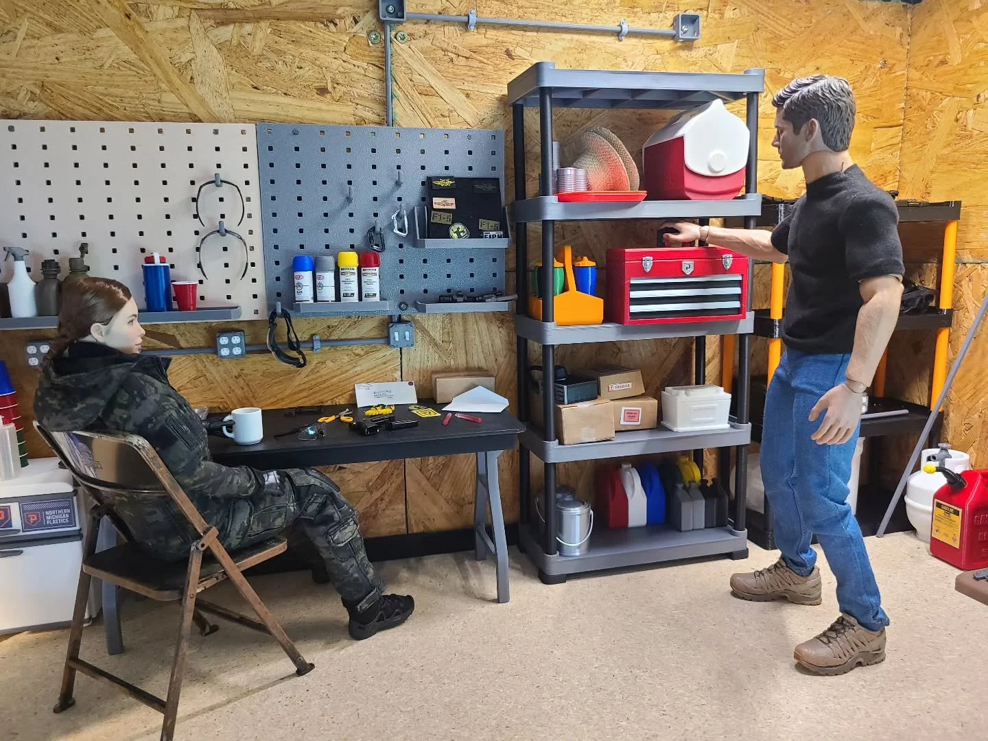 Ben's been busy setting up our first actual scale diorama corner!!! We've never actually had a place for our scale scenes, and so far everything we've done picture wise has been in a photo box. I'm so glad Dean finally has his own garage!!! This is o