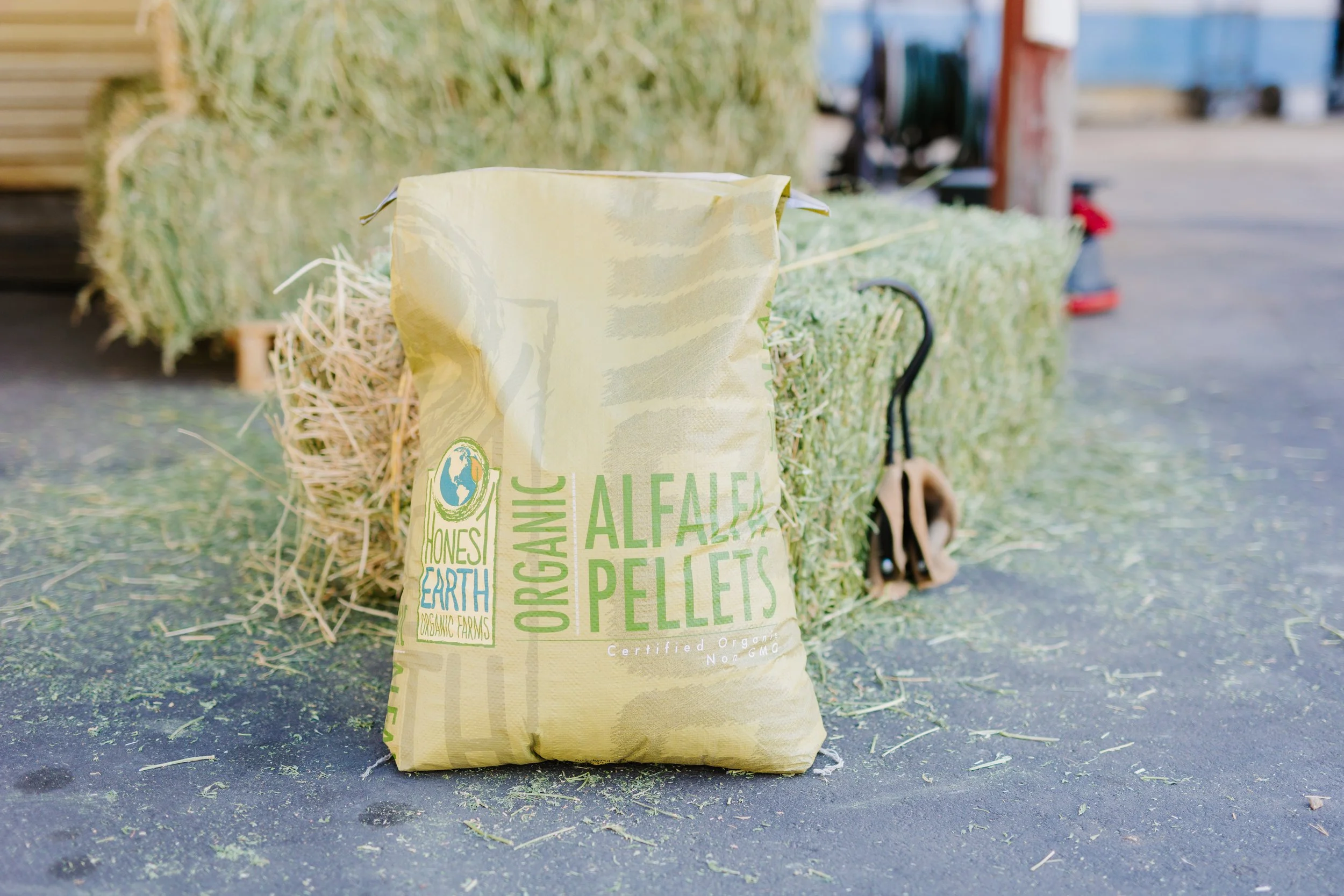 Honest Earth Organic Alfalfa Pellets 2 (1).jpg
