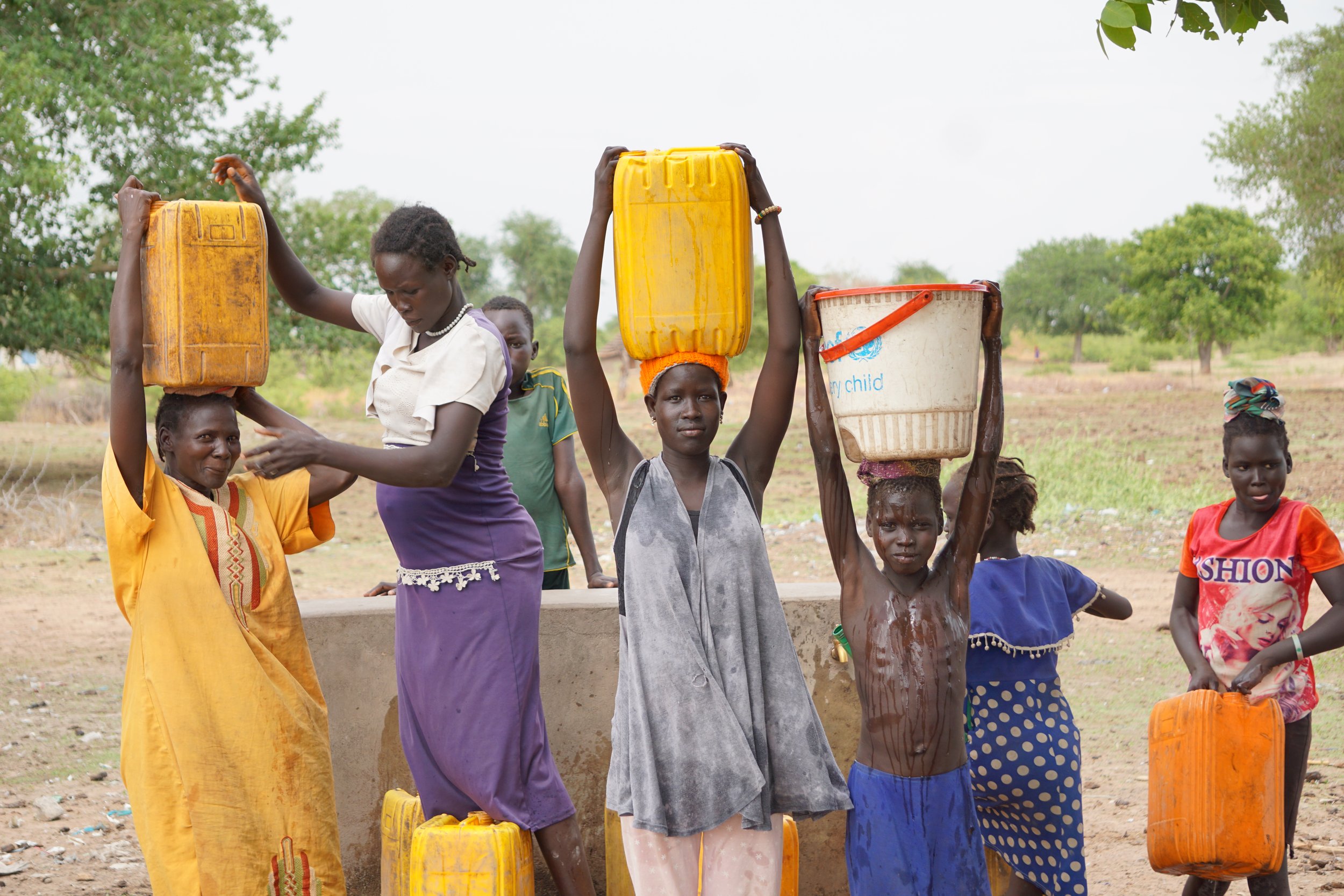 Women with jerrycans close up 1.JPG