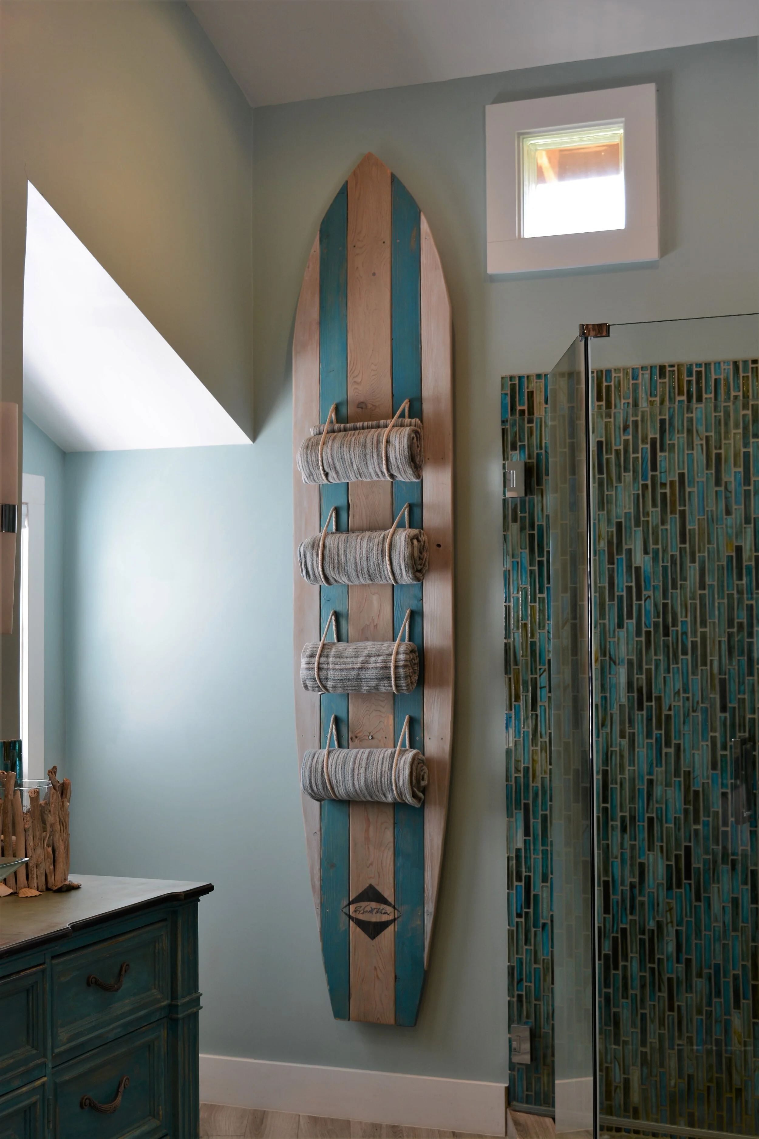 Surfboard Towel Rack vertical.JPG