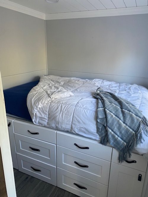 Tiny guest bedroom.jpg