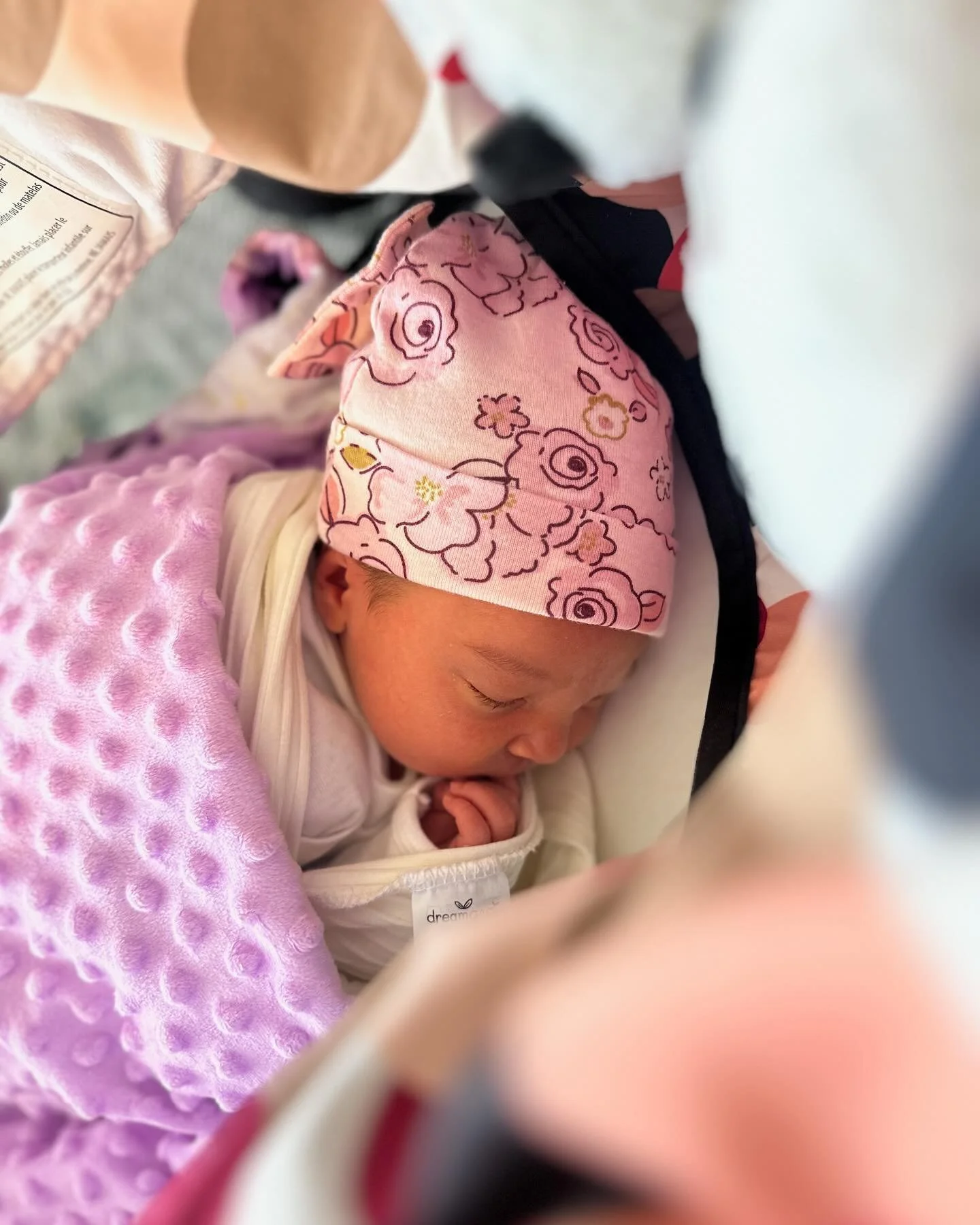 🎀 𝐉𝐮𝐬𝐭 𝐥𝐢𝐤𝐞 𝐭𝐡𝐚𝐭 𝐦𝐲 𝐰𝐨𝐫𝐥𝐝 𝐠𝐨𝐭 𝐚 𝐰𝐡𝐨𝐥𝐞 𝐥𝐨𝐭 𝐛𝐫𝐢𝐠𝐡𝐭𝐞𝐫 🌸

𝐂𝐮𝐫𝐫𝐞𝐧𝐭𝐥𝐲 𝐝𝐞𝐞𝐩 𝐢𝐧 𝐭𝐡𝐞 𝐭𝐫𝐞𝐧𝐜𝐡𝐞𝐬 𝐨𝐟 𝐦𝐨𝐭𝐡𝐞𝐫𝐡𝐨𝐨𝐝, 𝐢𝐧𝐜𝐥𝐮𝐝𝐢𝐧𝐠 𝐥𝐢𝐭𝐭𝐥𝐞 𝐭𝐨 𝐧𝐨 𝐬𝐥𝐞𝐞𝐩, 𝐚𝐧𝐝 𝐟𝐞𝐞𝐥𝐢