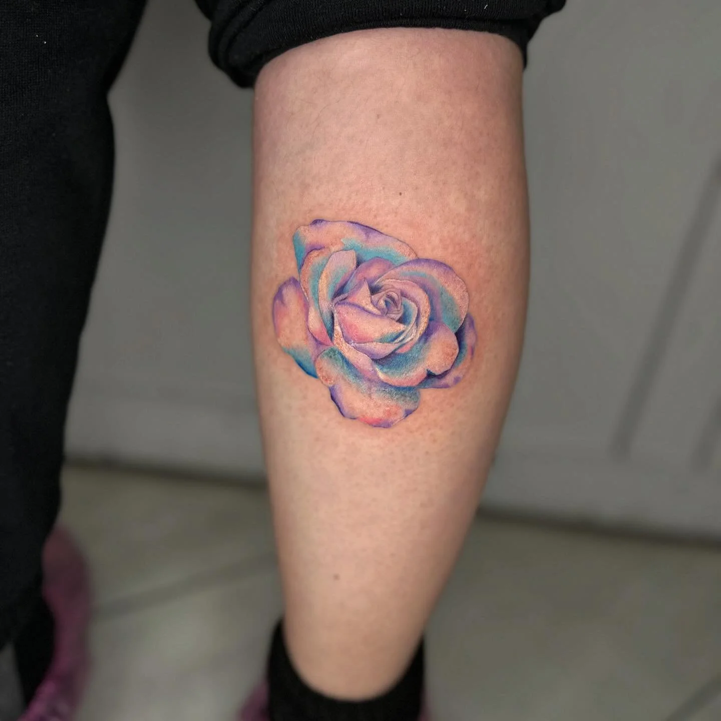 Throwback to a rose from January 🤍 

Update:  I&rsquo;m hanging in there 🤍 Baby girl is here and makes her presence known every single day starting at 2:00am 🥴 

#renotattoo #renotattooartist #renoartist #renoart #floraltattoo #rosetattoo