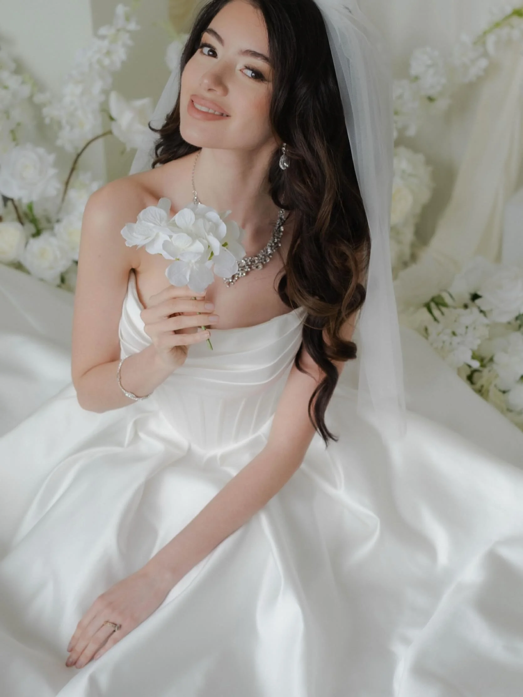 hint hint… this beautiful wedding gown ‘Francesca’ (and a BUNCH more) will be on sale at our pop up @abbeyroadevents November 1st! 
Here are all the deets - 
ποΈ $20 Ticket includes bride + 2 guests
π» Tix via link in bio
πͺ Door