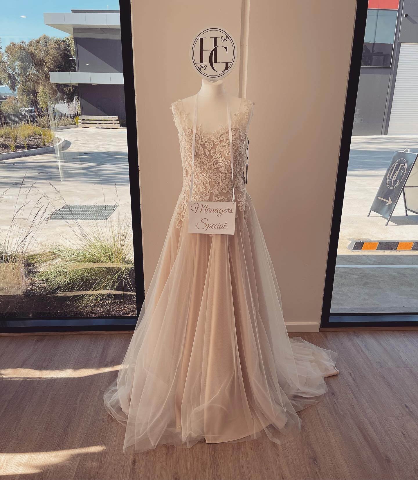 🌟Managers Special 🌟 Kora Gown 2 available!!!! Was $1599 now ✨$999✨ size 10 and size 14 only #weddinggown #weddingsale #lattegown #lacegown #houseofgownsmelbourne