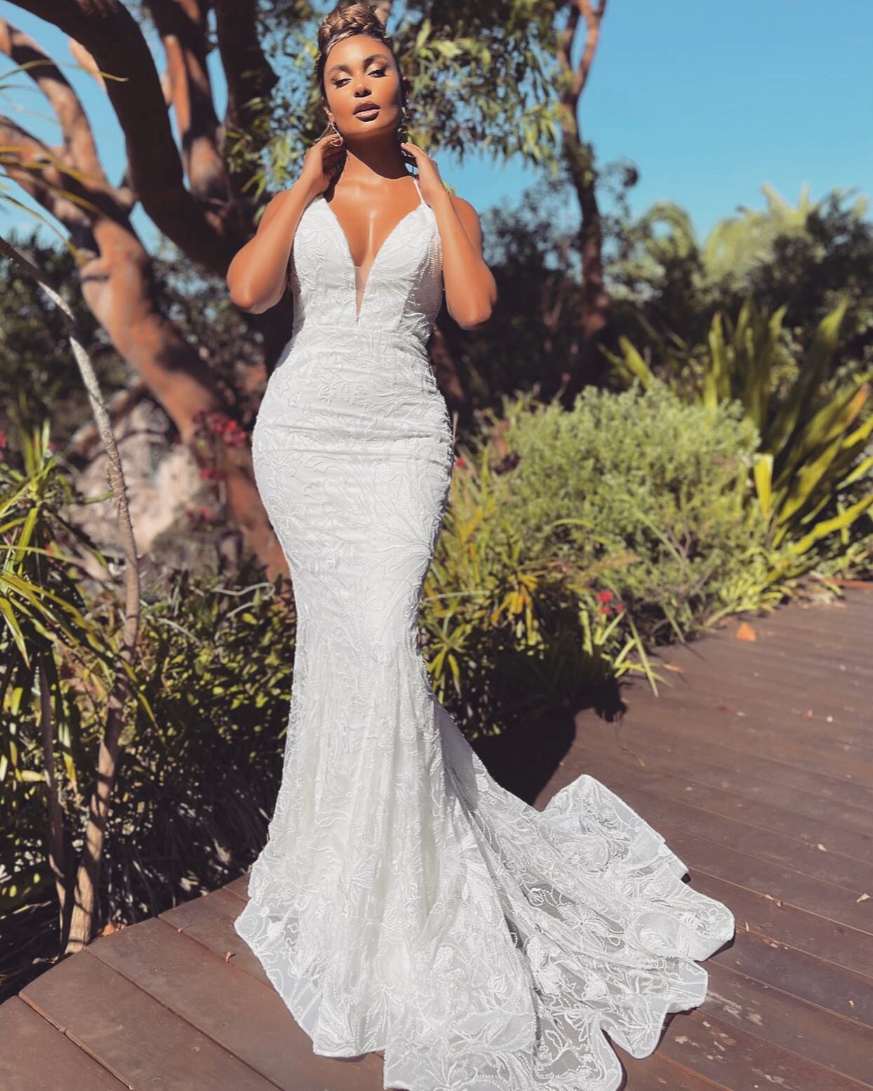 Phoenix 🤍 NEW TO HOUSE OF GOWNS!! 
We are very excited to now offer Jadore Gowns. This gorgeous bridal gown is a halter neck with plunging V and tie up back featuring sequins and beading. Simply stunning RRP $680