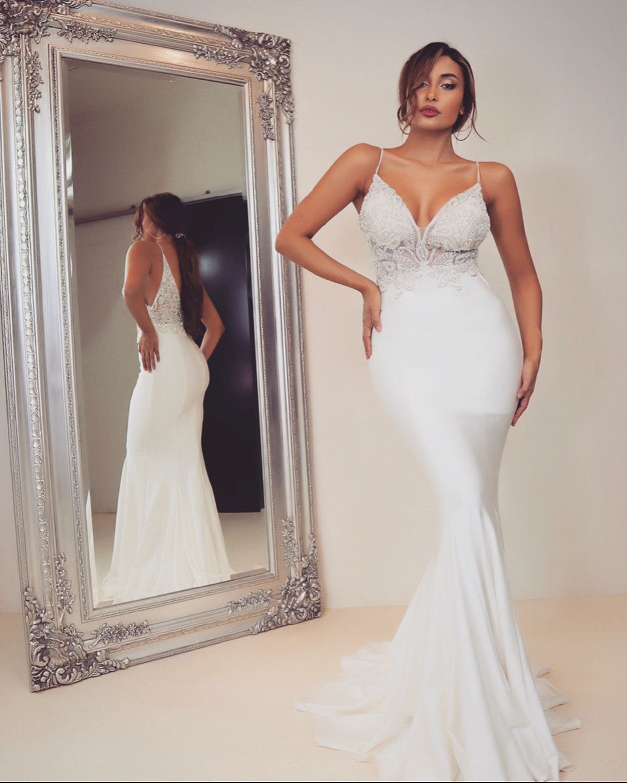 🤍 Arora Gown 🤍 this sexy wedding gown showcased a jewelled illusion bodice with gorgeous fitted skirt. The fabrics is so soft and comfortable it&rsquo;s a dream to wear
RRP $695 
#weddinggown #bridalgown #illusiongown #sexyweddinggown #wedding #lov
