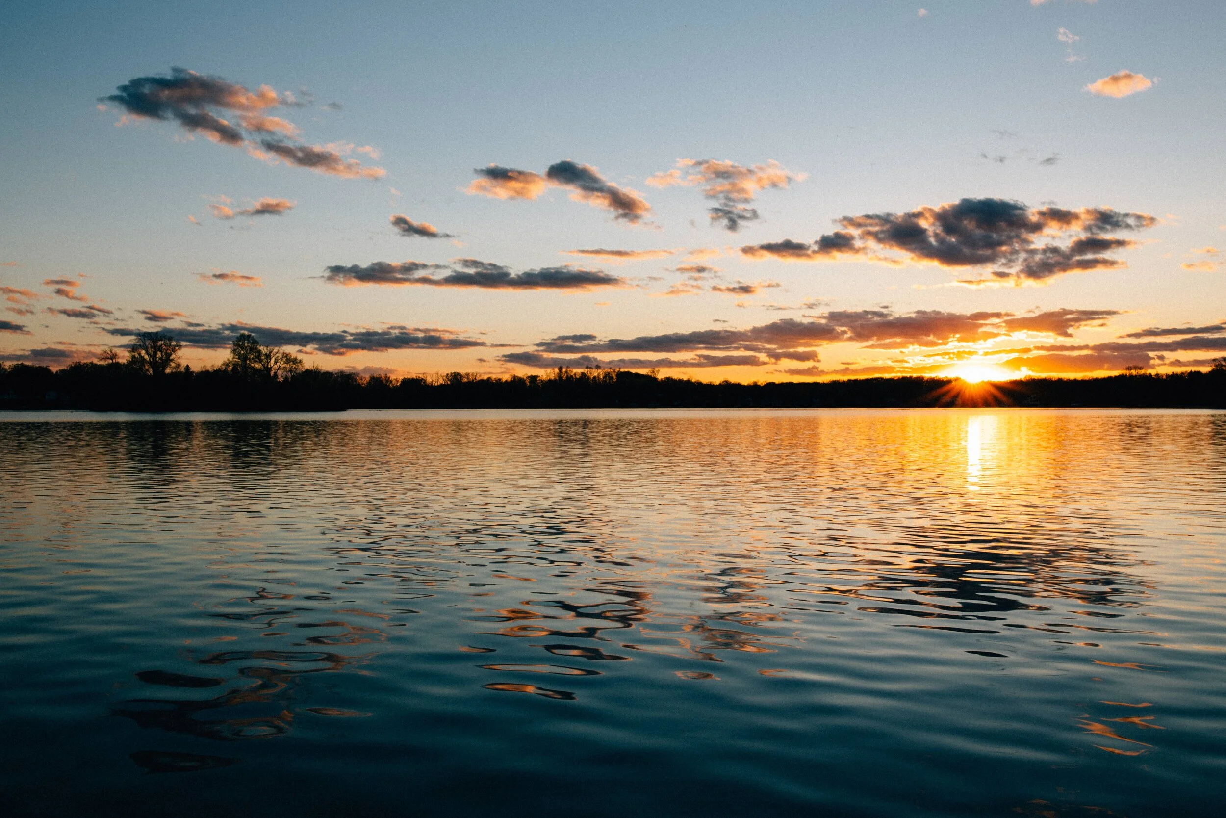 high-resolution-digital-photo-of-a-gorgeous-spring-sunset-scene-complete-with-clouds-in-a-colorful_t20_onejWR.jpg