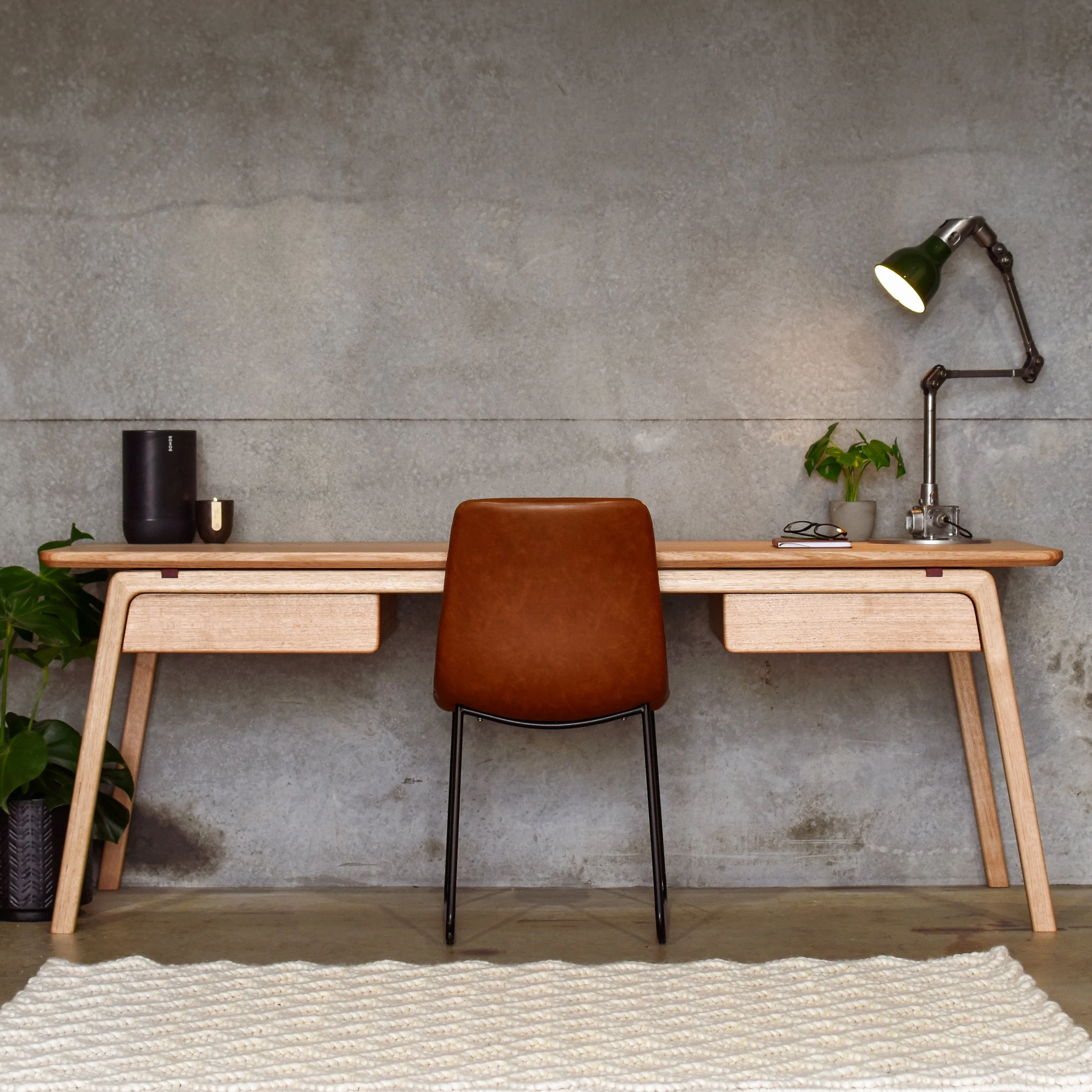Vic ash desk