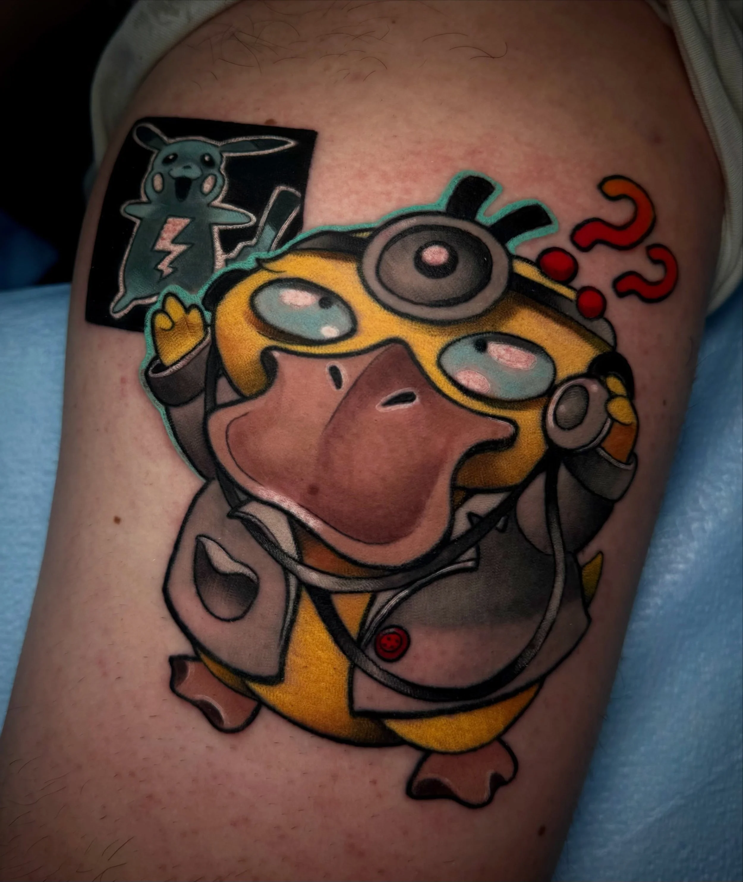 wHo AlLoWed HiMb bE a dOcToR? 🩺🩻
Michael&rsquo;s first tattoo &amp; it&rsquo;s hilarious. 
💛thank you for coming to me for this rad request 

📚booking appts 
SEPT-DEC 2026 
www.oddtattoos.com or link in bio! 

check out my website for booking &am