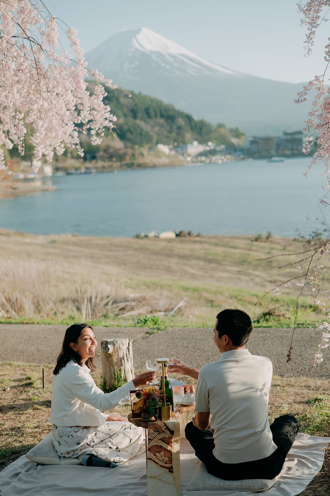 Setting up a picnic for a Kawaguchiko proposal