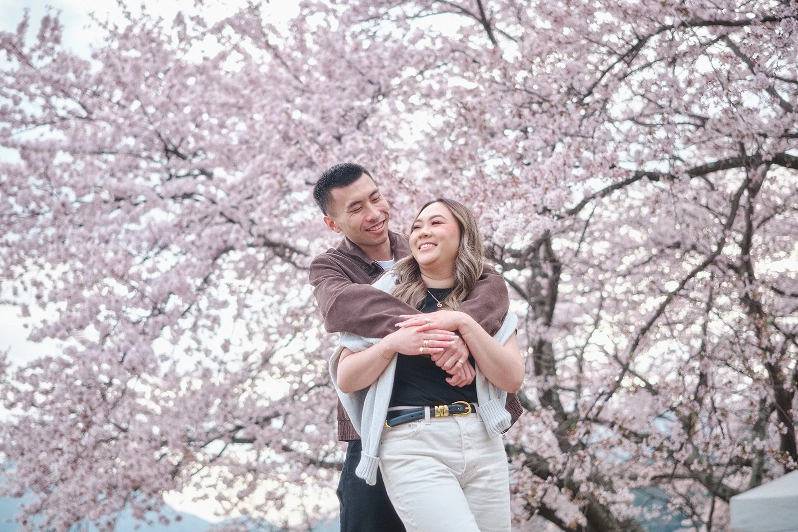 Japan Sakura Season Guide: Best Couple Photoshoot Spots in Kawaguchiko