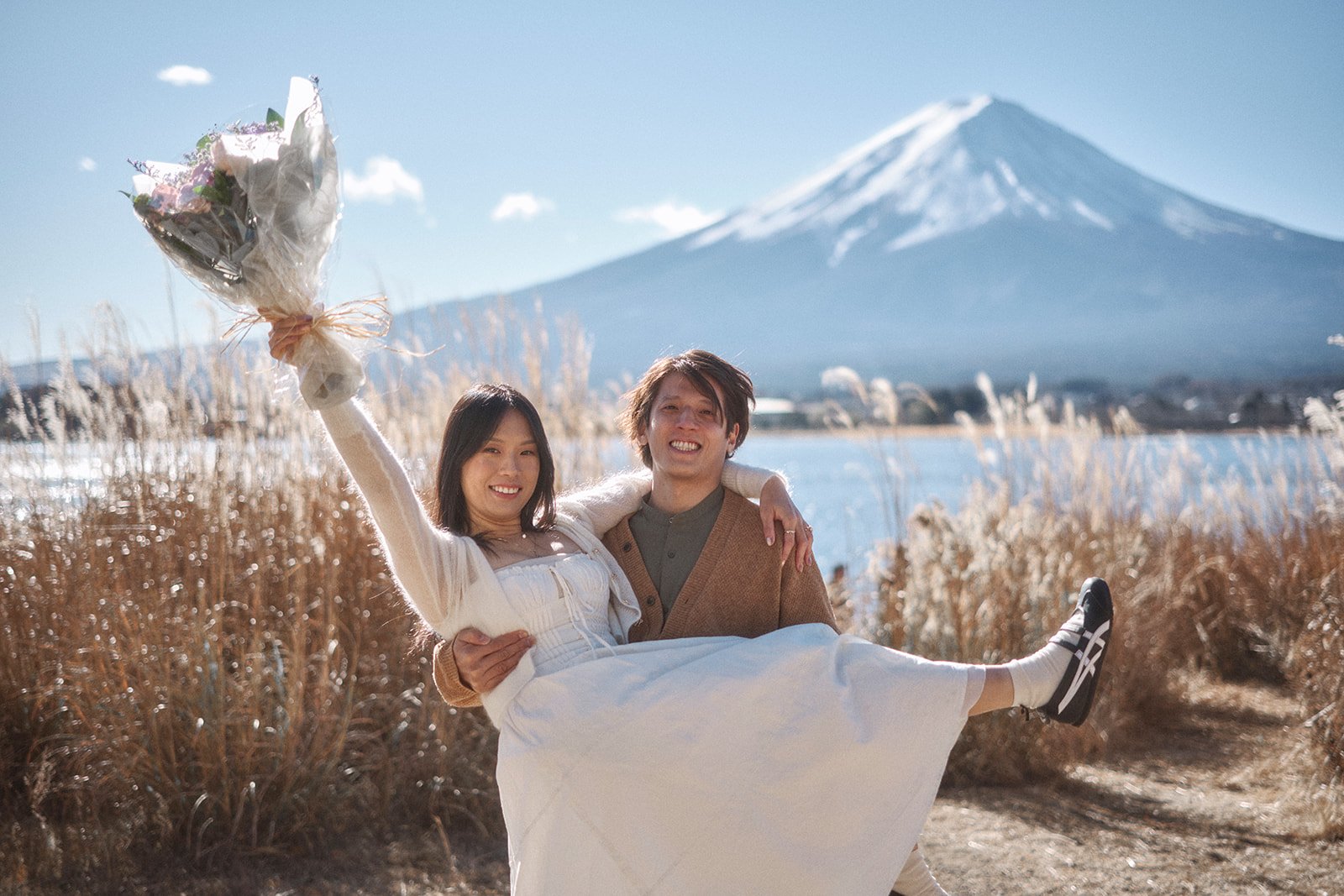 Romantic Surprise Proposal at Kawaguchiko with Mt. Fuji Views