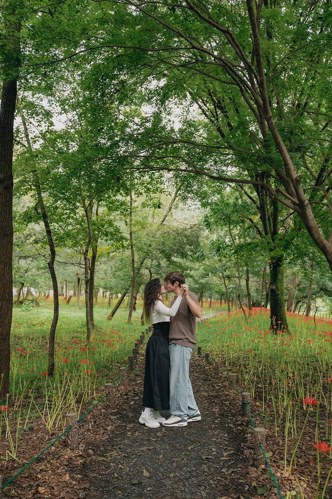 couple photoshoot in Kinchakuda Park Saitama Japan