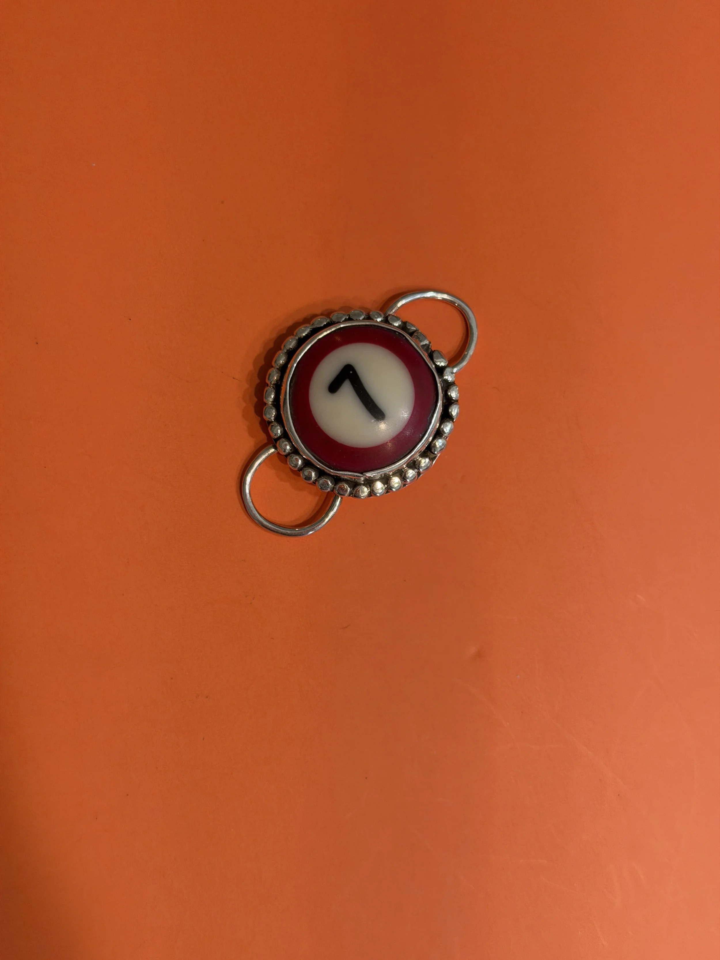 SAMPLE: SINGLE BURGUNDY 7 LACE PLATE