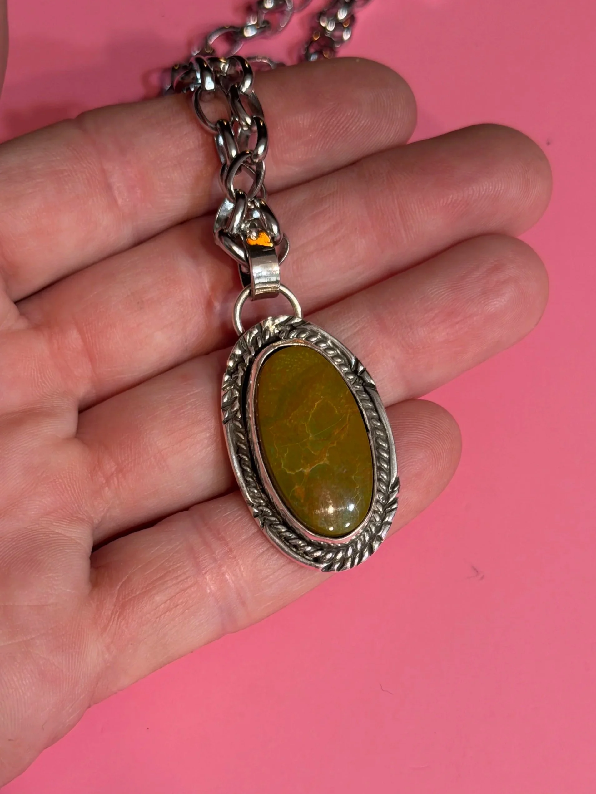 RARE CHARTREUSE/MOSS GREEN TURQUOISE STATEMENT NECKLACE