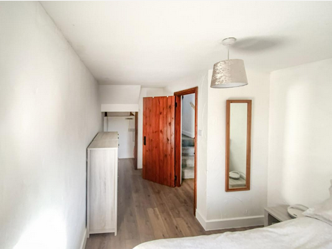 Crackington bedroom.png