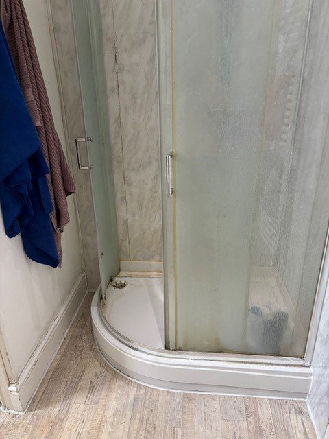 Curzon Rd shower.jpg