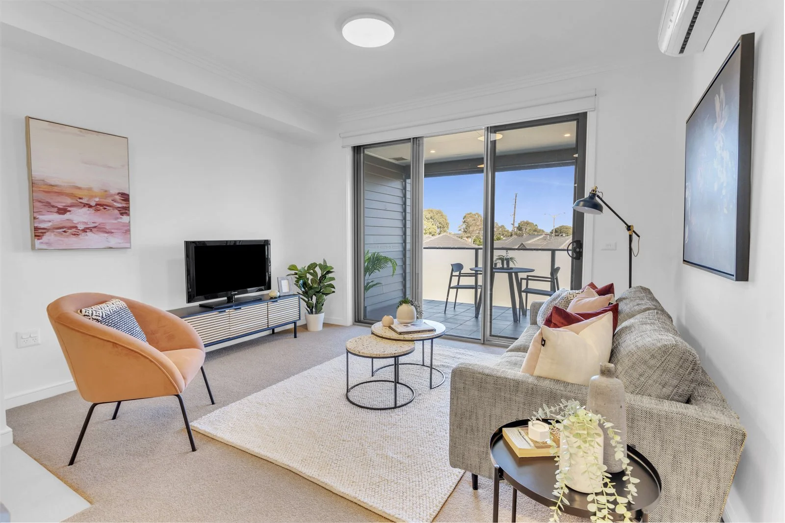 apt 184 - lounge .jpg