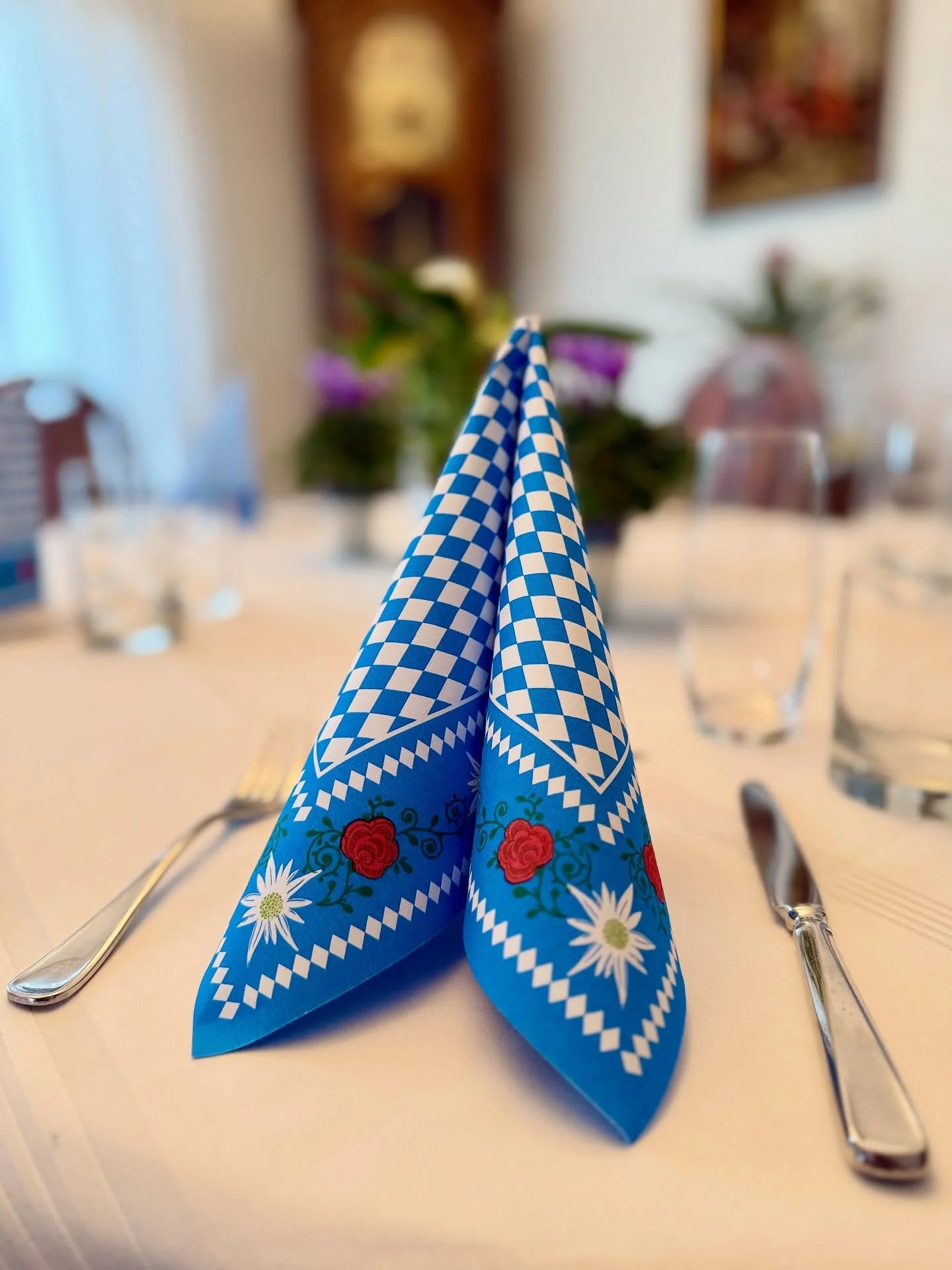 💙Ein Workshop mit nachhaltigen Folgen.🤍

Mein heutiger Beitrag ist inspiriert vom letzten Workshop mit Milena in meiner Butikk.

🗣️Wir hatten die Aufgabe, uns in Zweiergruppen gegenseitig eine Motivationsdusche zu geben. Die liebe Nora sagte zu mi