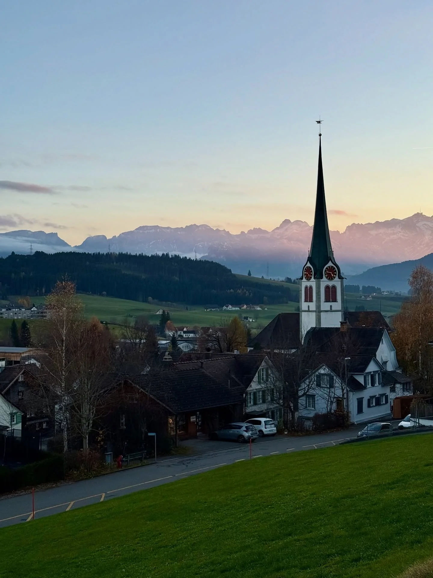 👾Mein inneres Betriebssystem brauchte heute unbedingt ein Update.

💁🏼&zwj;♀️Ein Tag zum Durchatmen, zum Loslassen, zum Auftanken, Kraft, Klarheit und Kreativit&auml;t finden hier oben in Gais ihren Weg zu mir.

💜DANKBAR 🥹

🧏🏼&zwj;♀️Die n&auml;